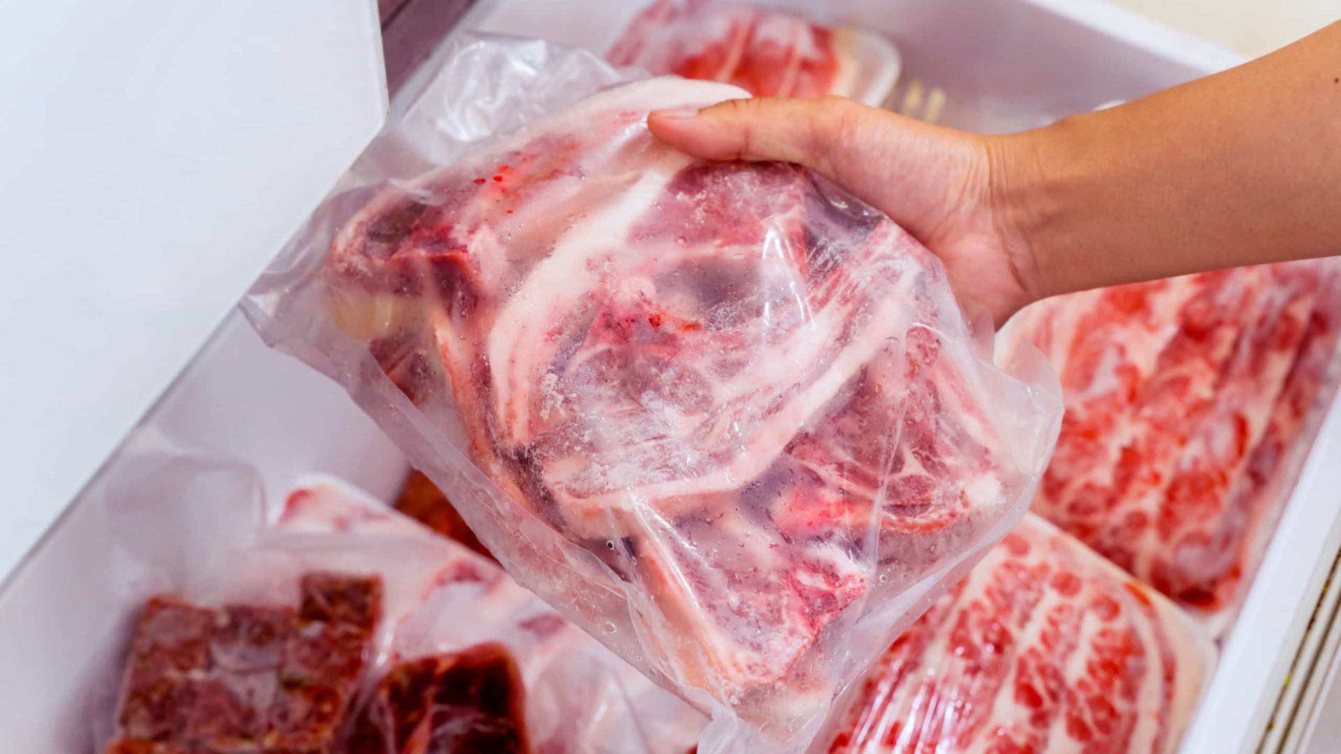 Suspensão de compras pela China pode reduzir preço da carne no Brasil