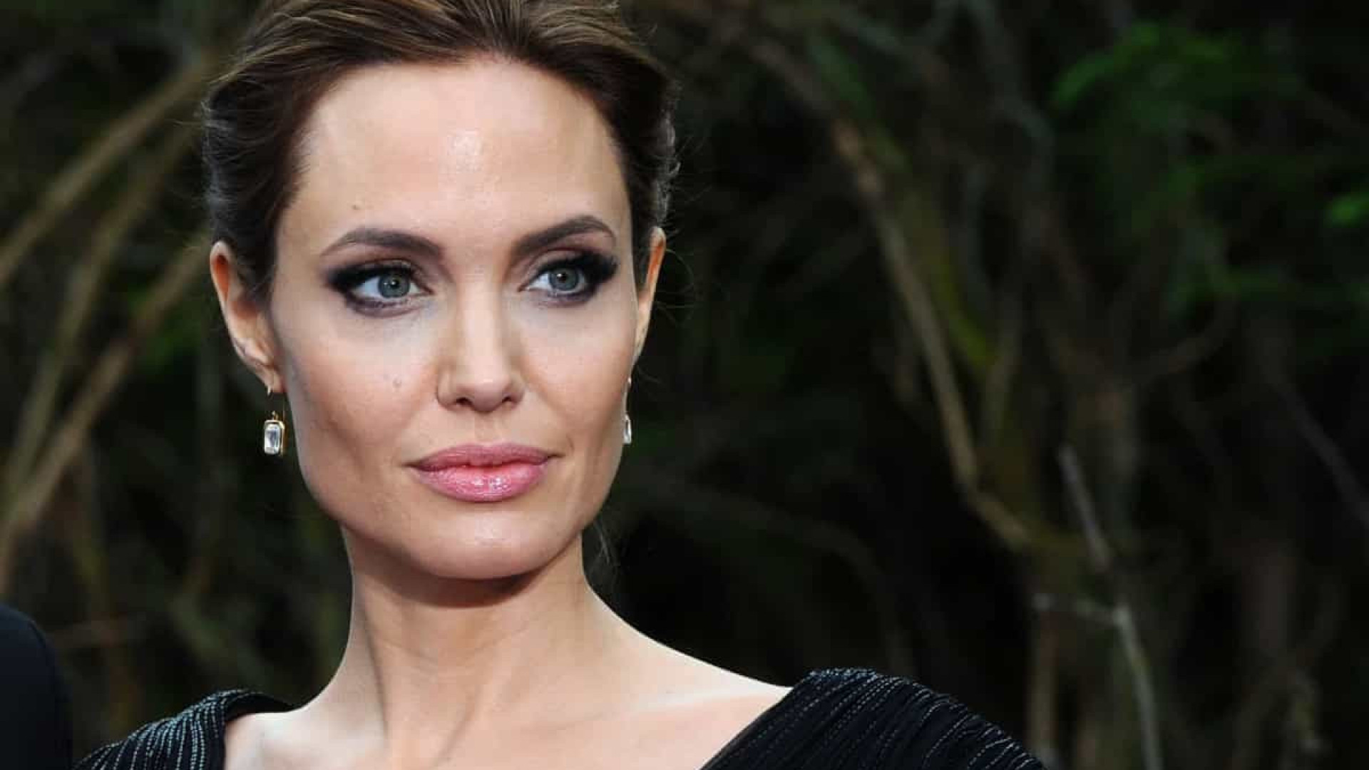 Atriz diz que Angelina Jolie foi inspiração para papel de Morte em novela