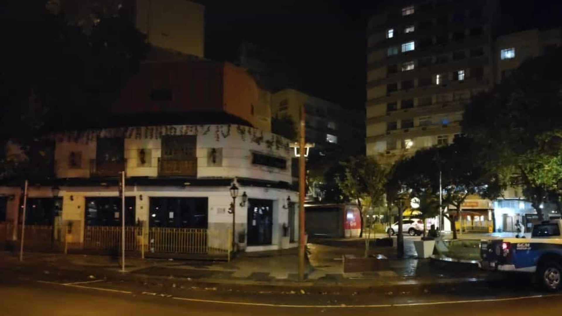 Na primeira noite de restrições, maioria dos bares do Rio respeita regra