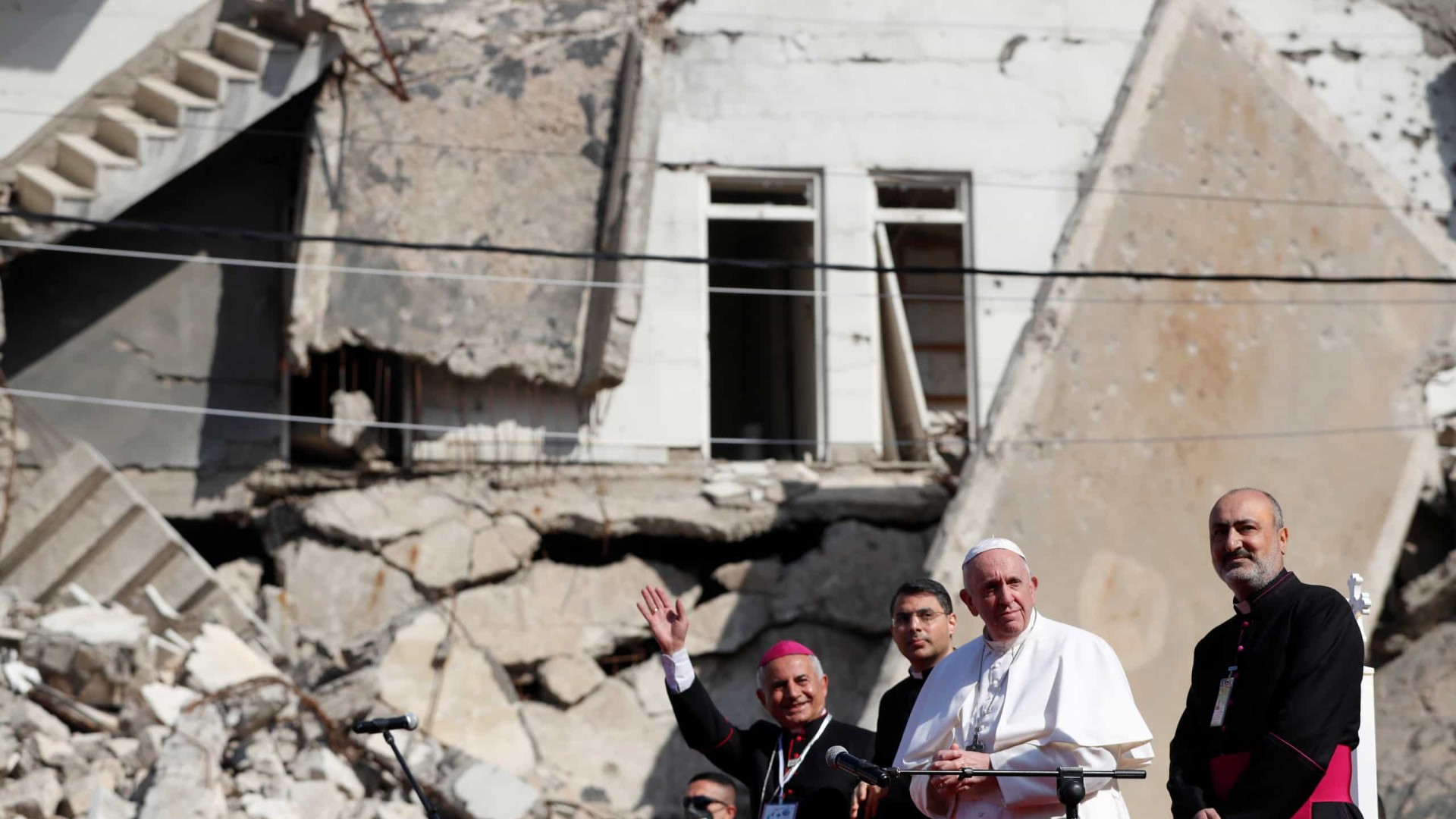 As imagens (e a mensagem) que marcam a histórica visita do Papa ao Iraque