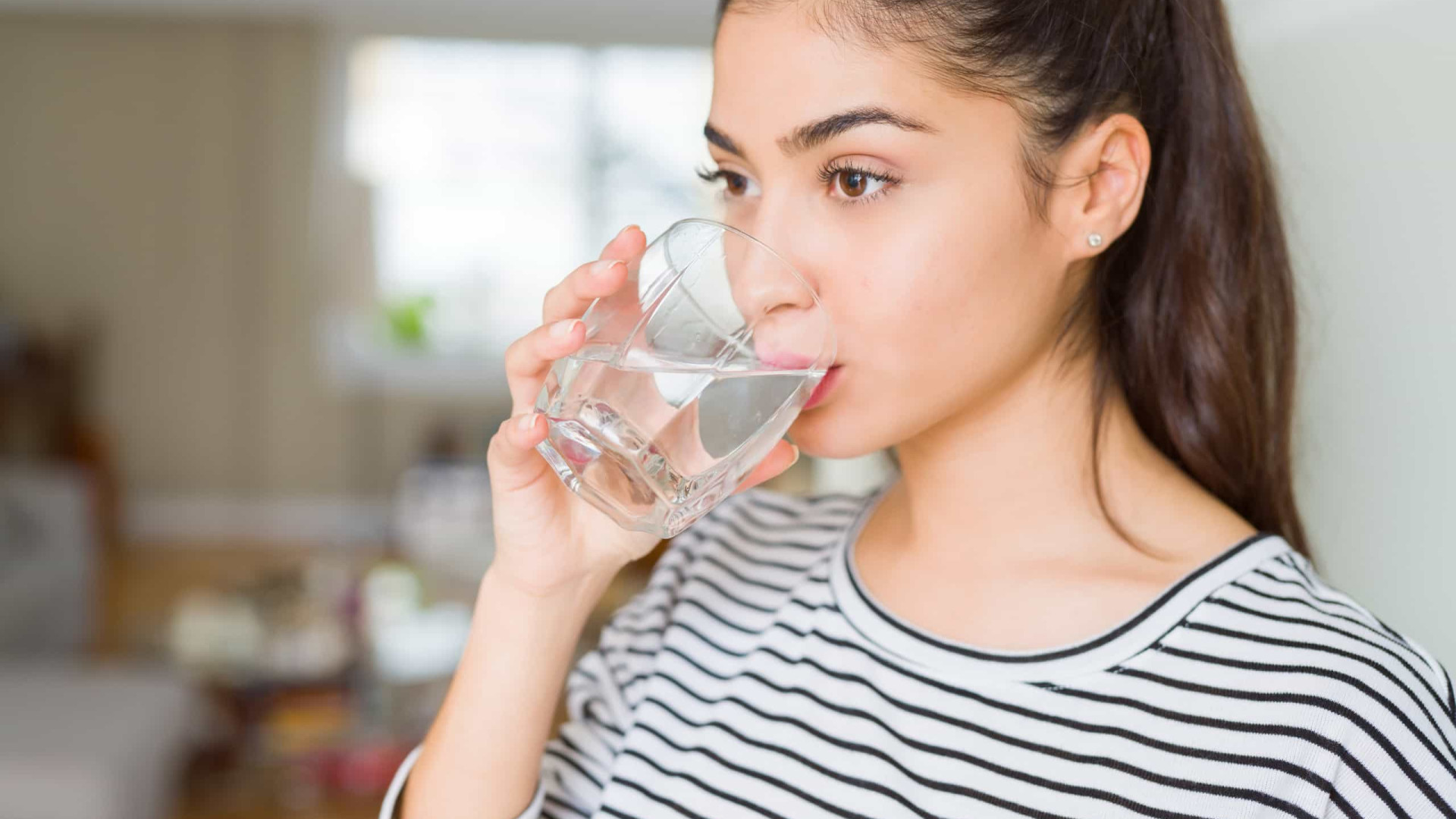 Hidrate-se. Cinco benefícios da água para a saúde