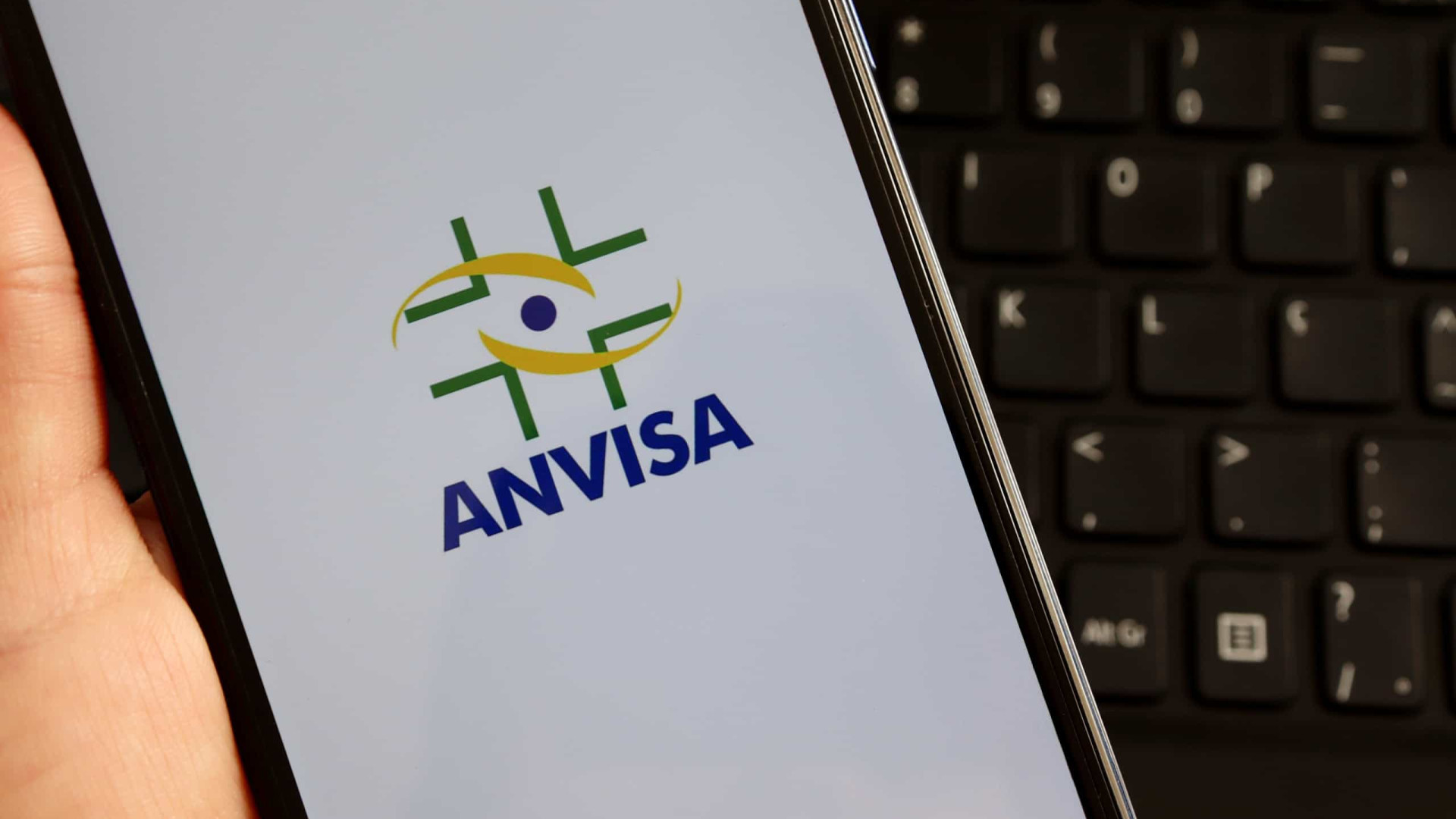 Diretores e técnicos da Anvisa receberam cerca de 150 emails com ameaças; veja