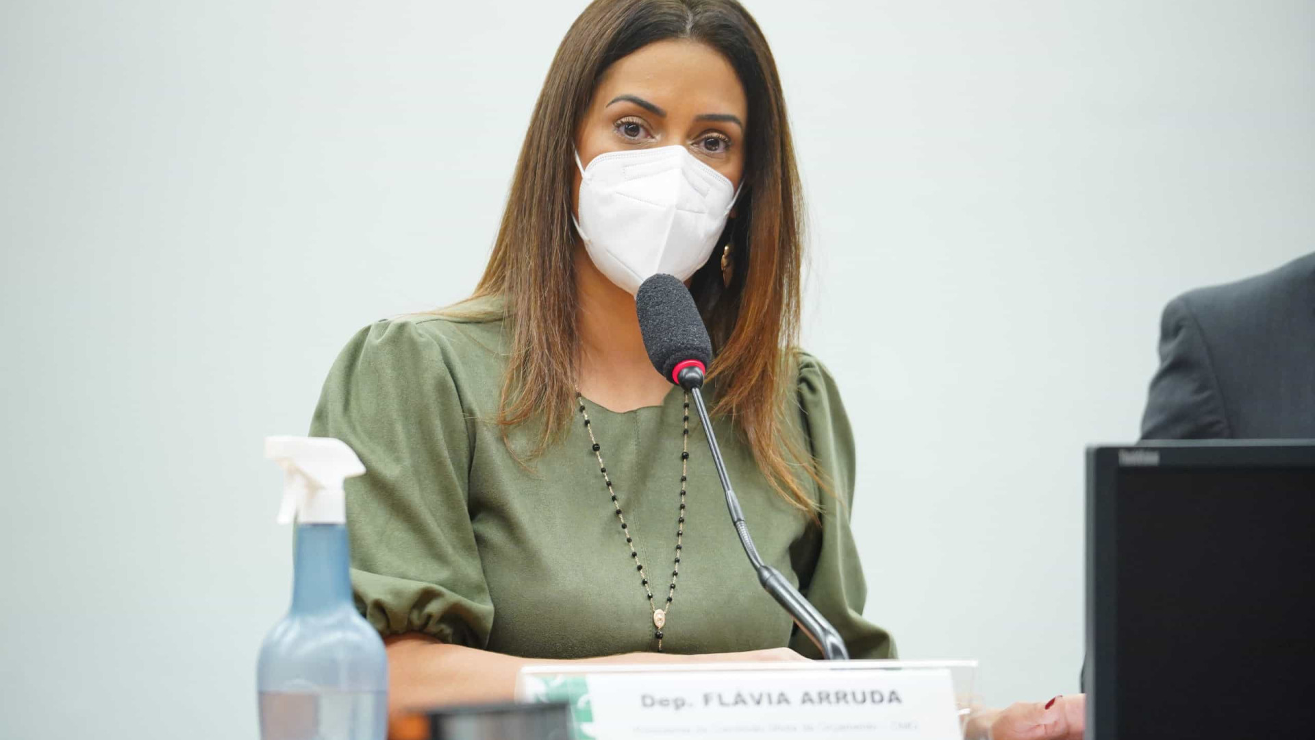 Flavia Arruda é afastada do governo para tratar de 'assuntos particulares'