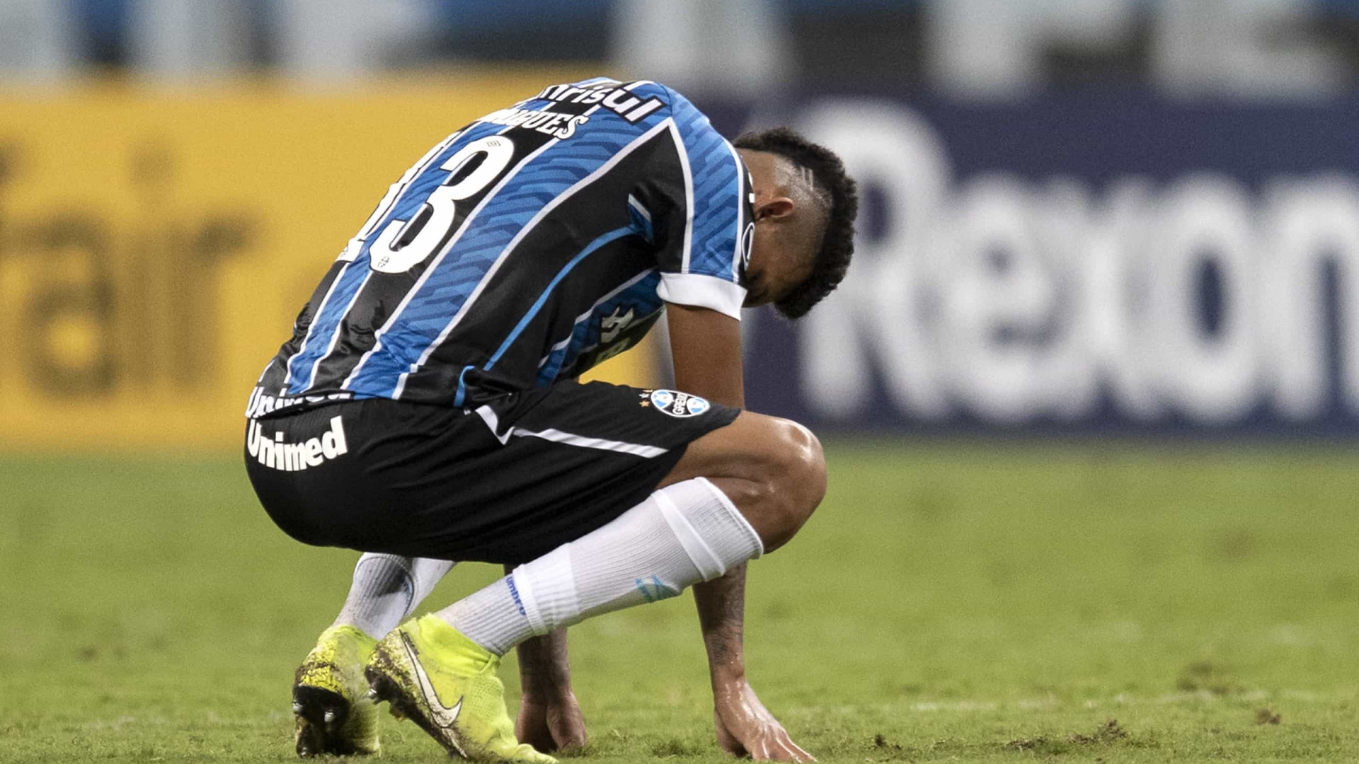 Sob os olhares de Tiago Nunes, Grêmio vence em casa em estreia na Sul-Americana