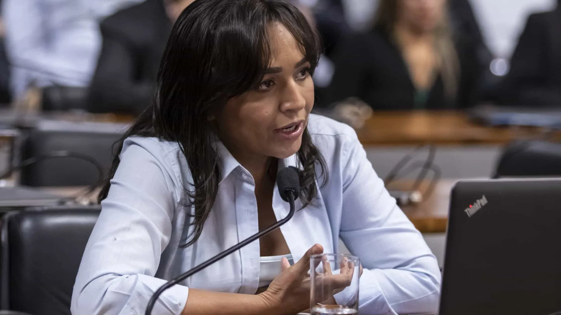 
                    Senadora alega insatisfação com candidatura presidencial de Caiado, deixa PSD e se filia ao PT
                