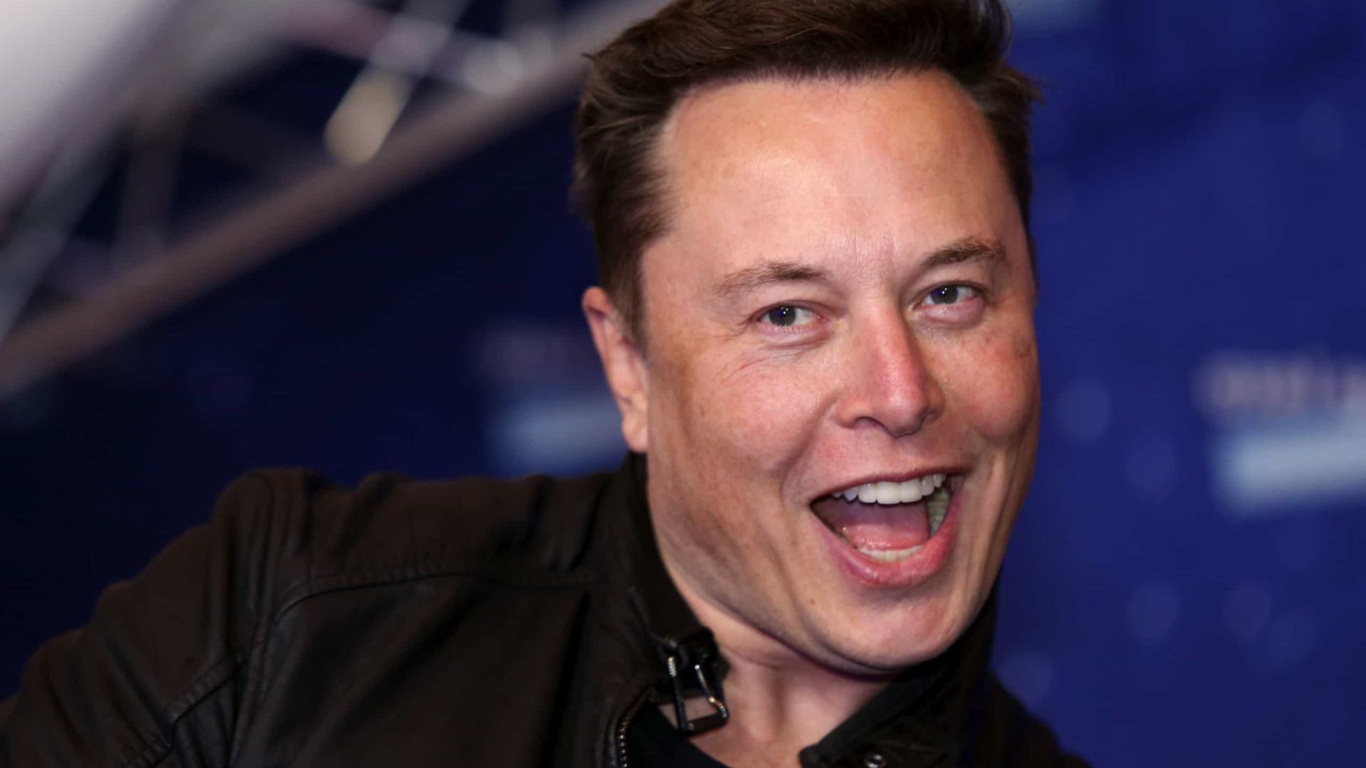 Elon Musk zomba de funcionário com deficiência demitido: 'não trabalhava'