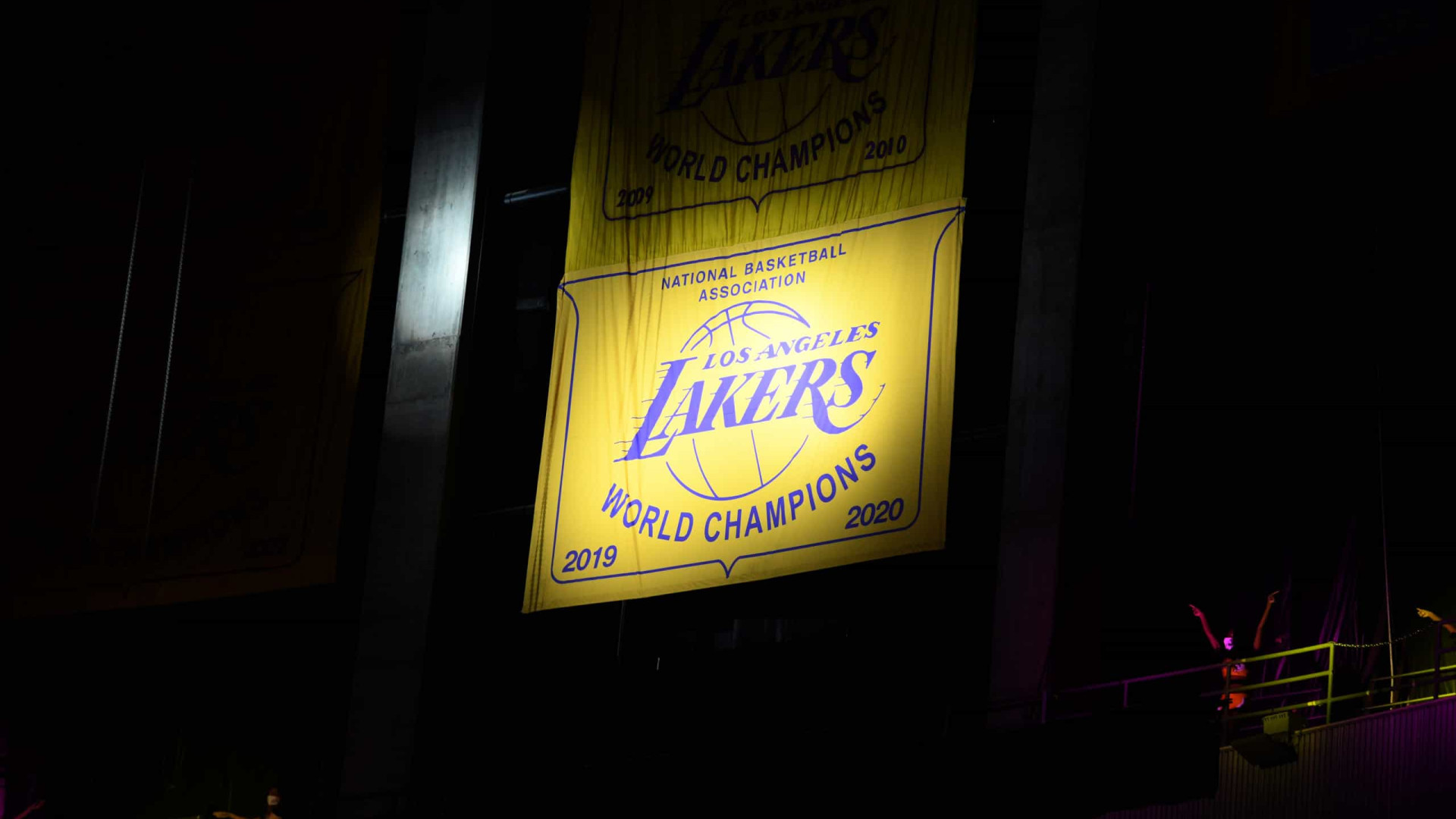 Sem Klay Thompson, Warriors vencem Jazz na NBA; Lakers perdem fora de casa