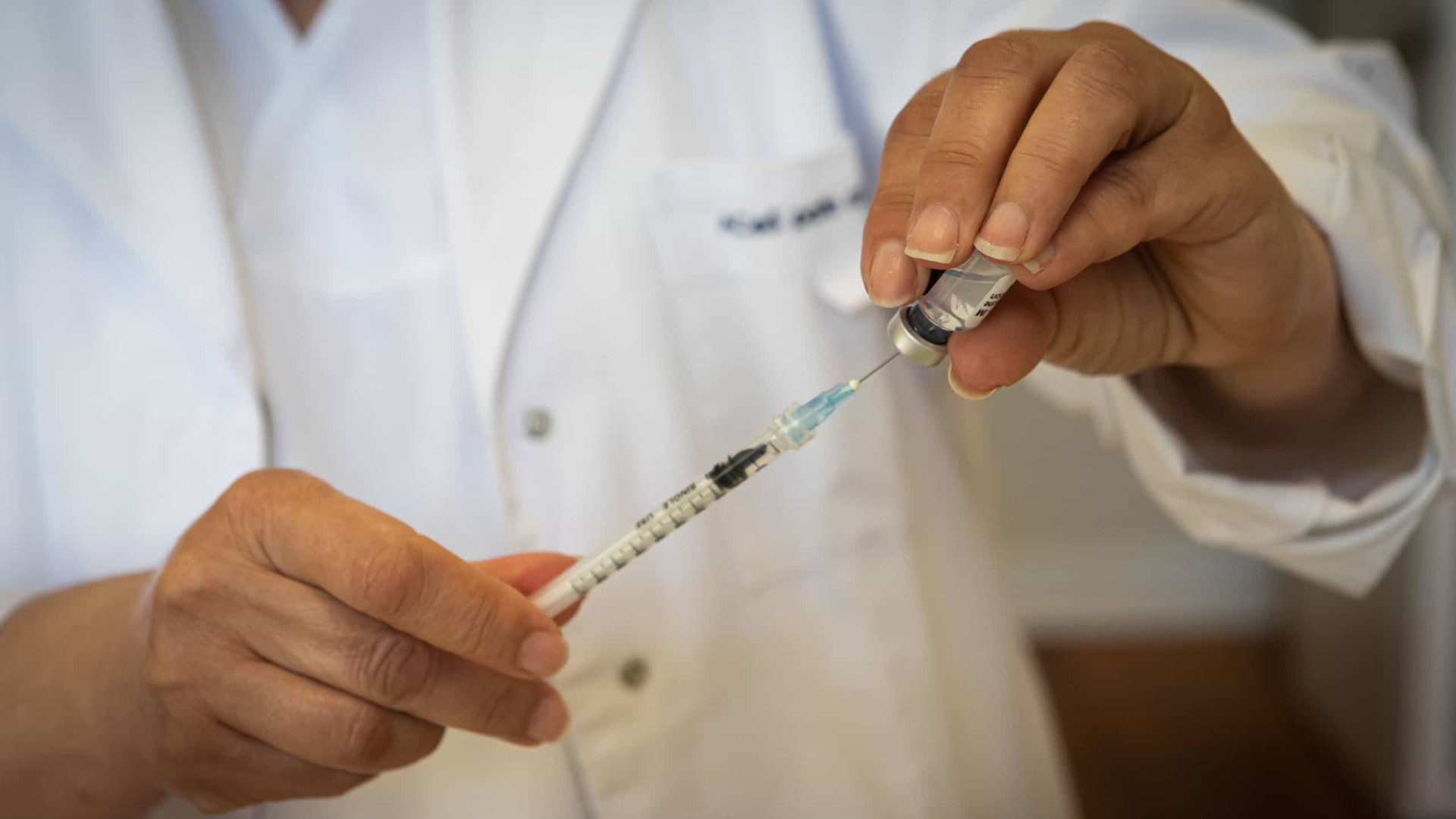 Brasil chega a 70,6% da população com duas doses da vacina contra a covid-19