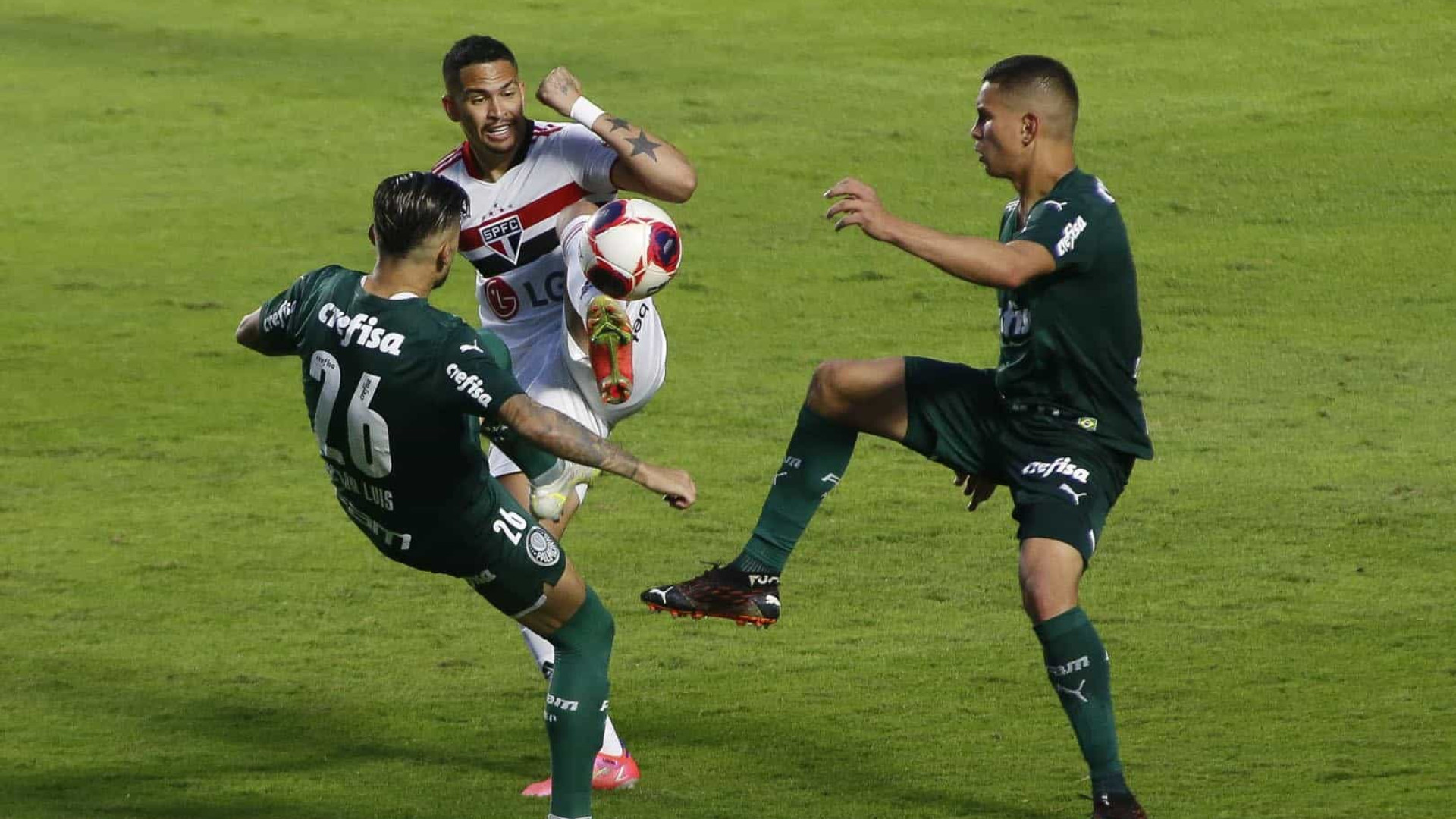 São Paulo vence Palmeiras, fatura o Paulista e encerra jejum de 9 anos sem título