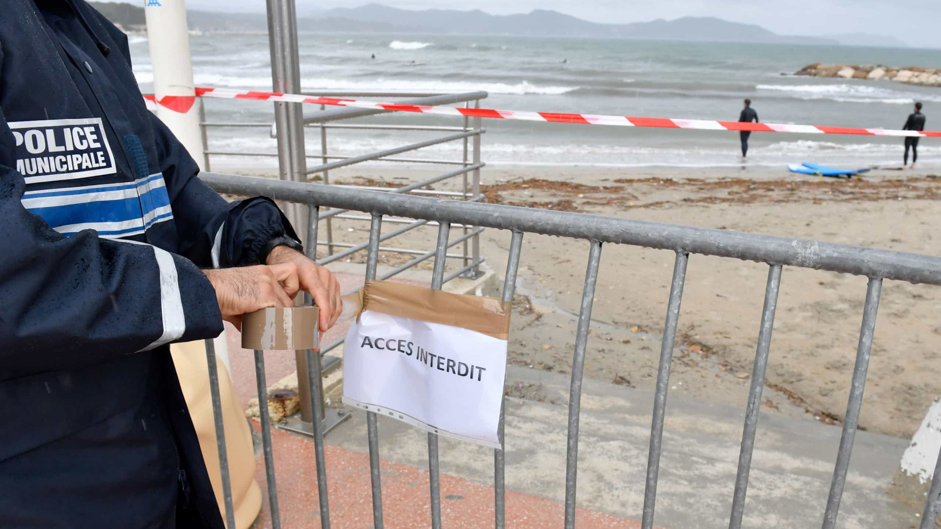 Português é morto com facada no coração durante festa em praia na França