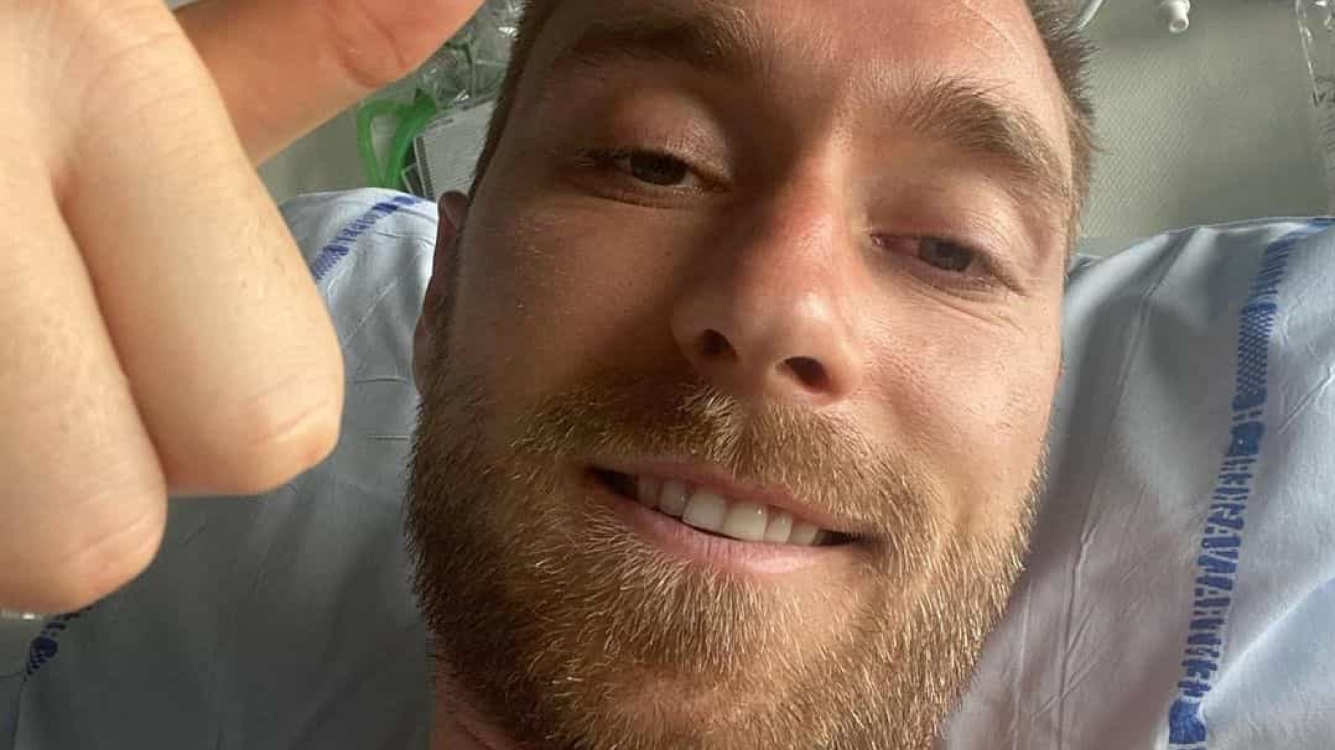 Eriksen publica foto no hospital e divulga mensagem de apoio: 'Me sinto bem'