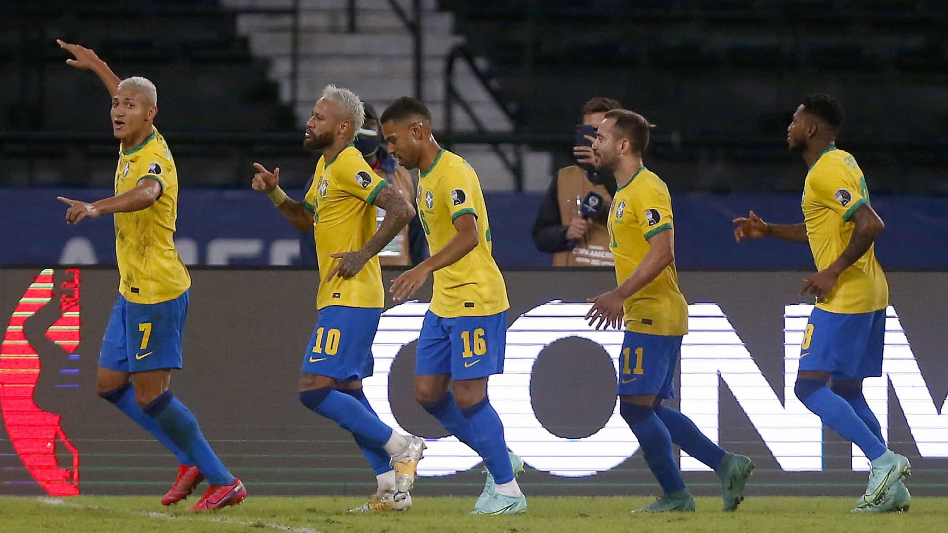 Tite destaca 'relação de lealdade' com Neymar e pede calma com Gabigol