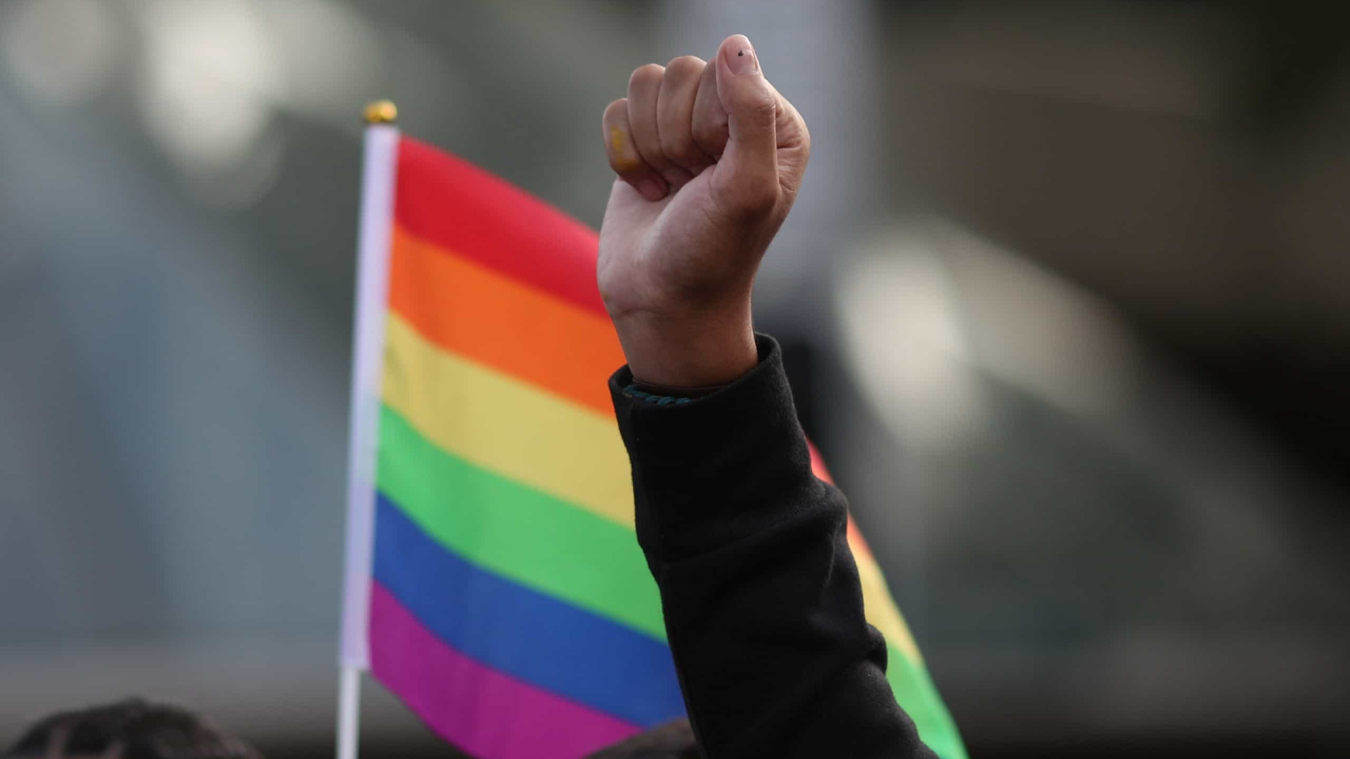 Quatro em cada dez LGBTQIAP+ diz ter sofrido discriminação no trabalho