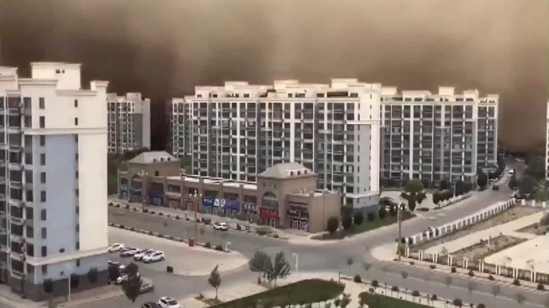 Vídeo mostra como tempestade de areia 'engoliu' cidade chinesa