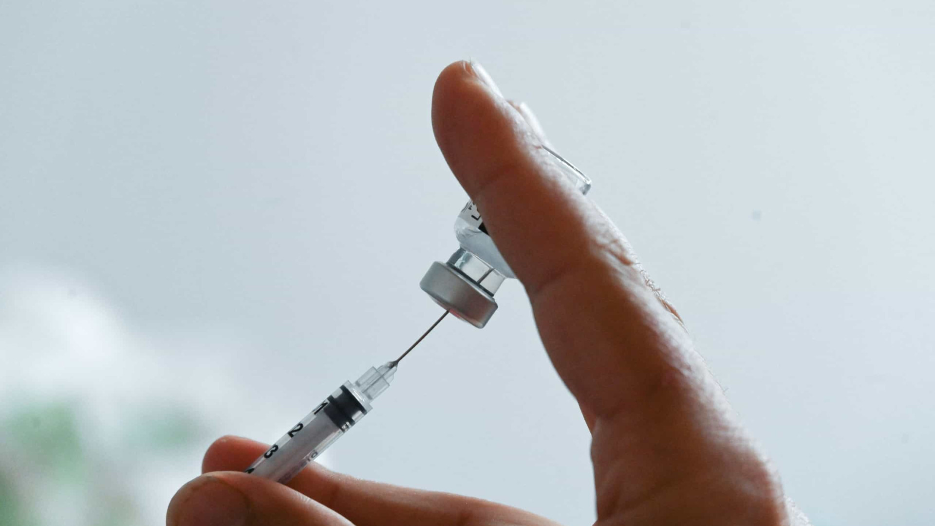 Brasil tem 45,25% da população completamente vacinada contra covid-19