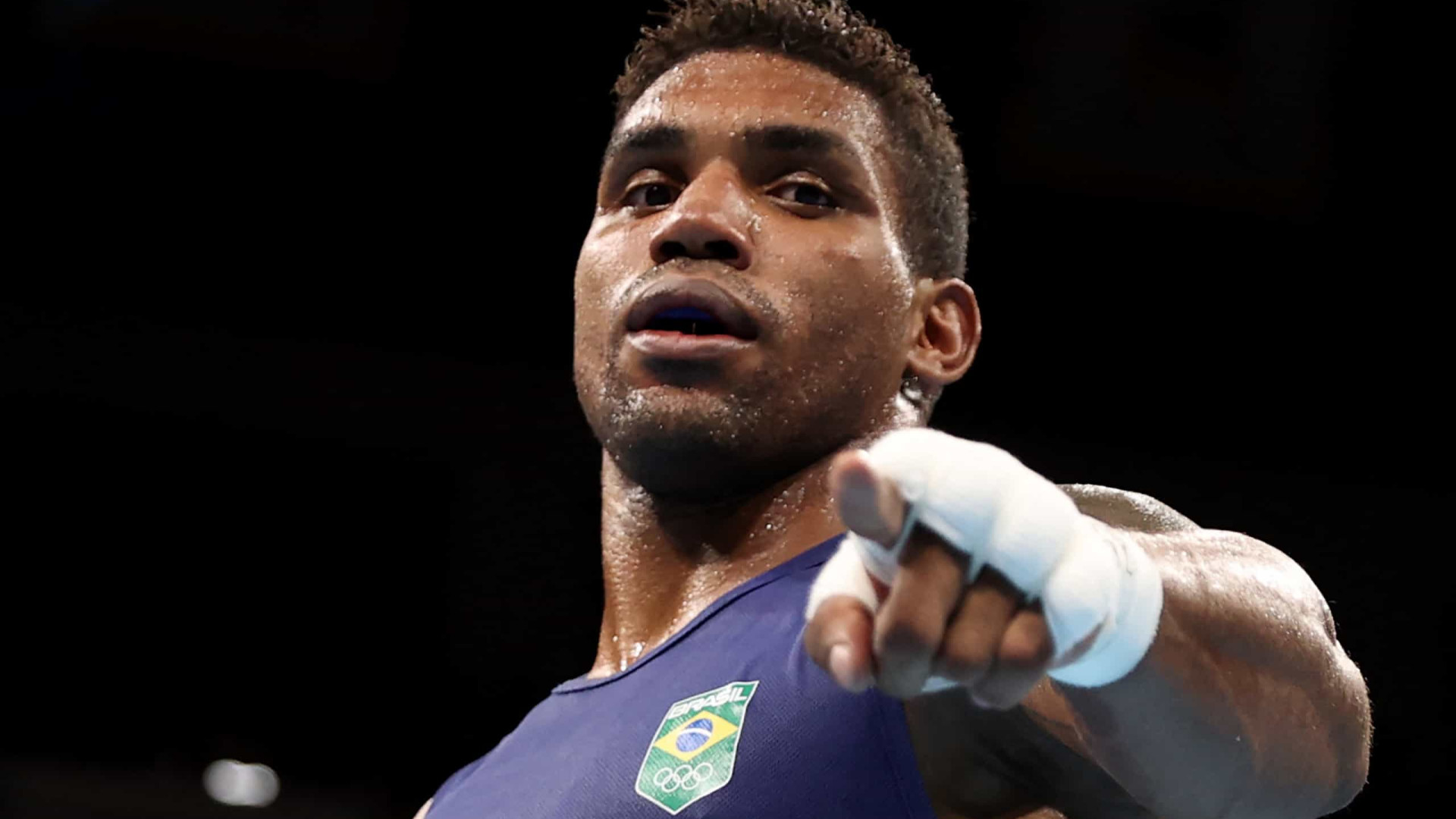 Abner Teixeira é derrotado por cubano, mas fica com o bronze no boxe em Tóquio