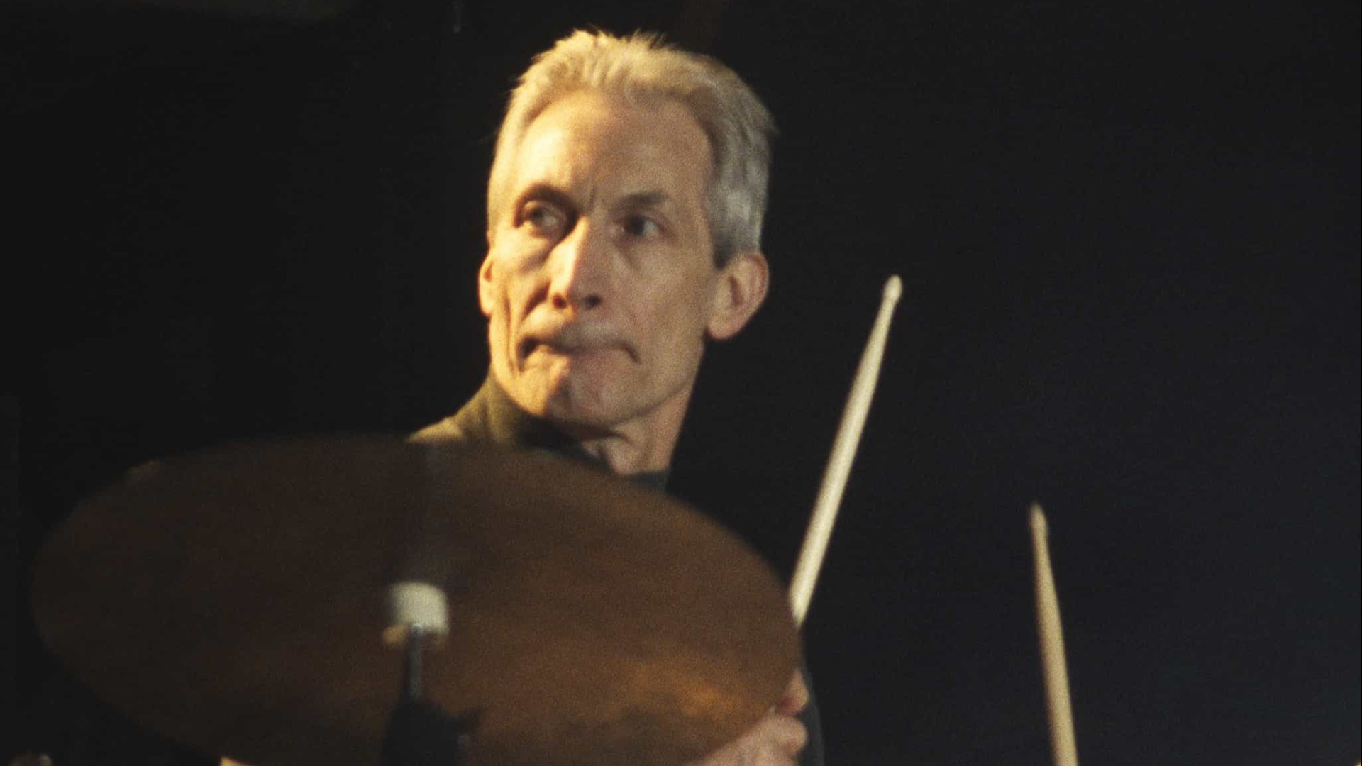 Charlie Watts, baterista do Rolling Stones, morre aos 80 anos