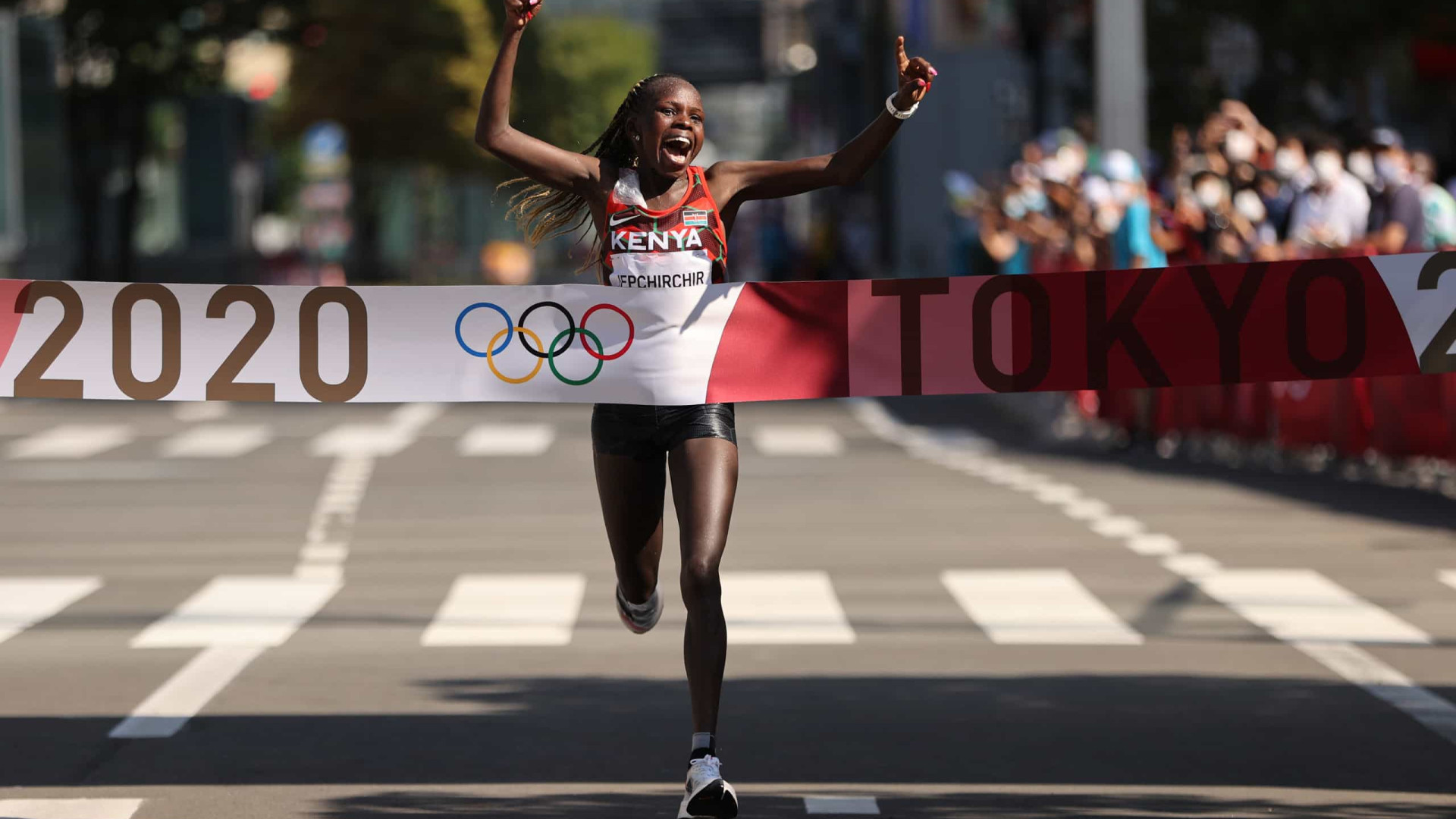 Quenianas confirmam favoritismo e levam ouro e prata na maratona na Olimpíada