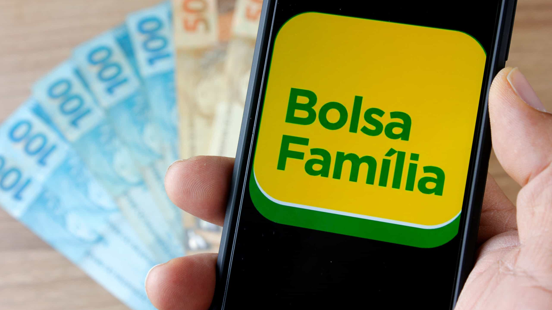 Entenda as diferenças entre o Bolsa Família e o novo Auxílio Brasil