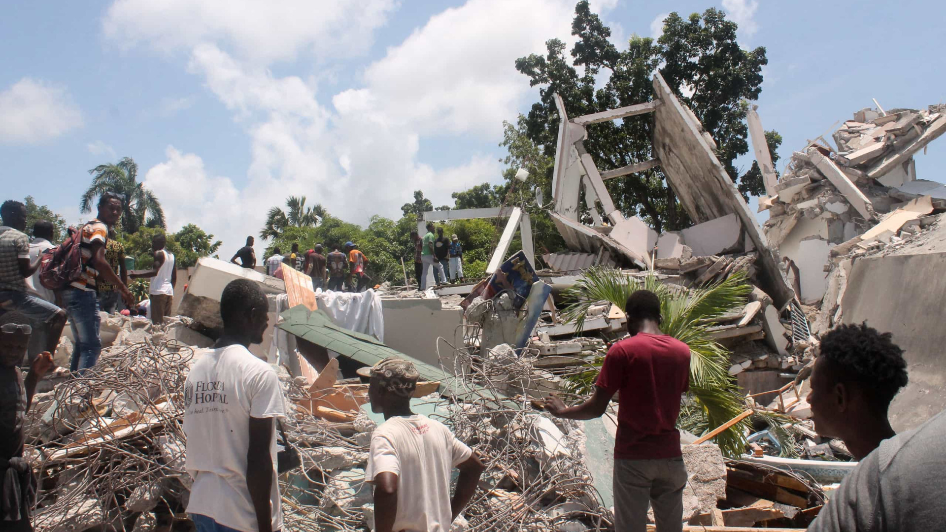 Tempestade afeta resgate de vítimas de terremoto no Haiti, que já conta 1.941 mortos