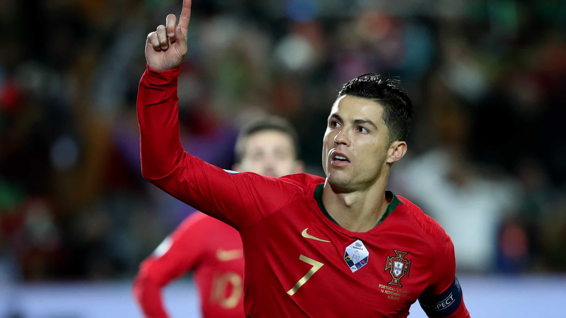 Cristiano Ronaldo ironiza críticas: 'Um dia somos perfeitos, no outro porcaria'
