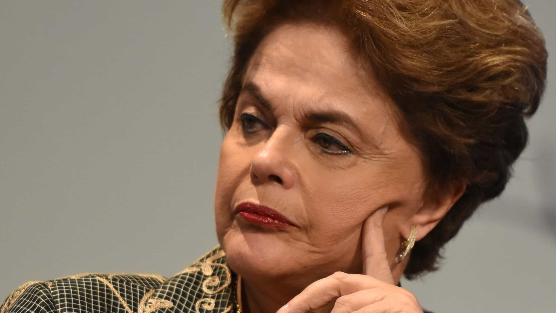Dilma adere a carta e diz que democracia está sob grave ameaça
