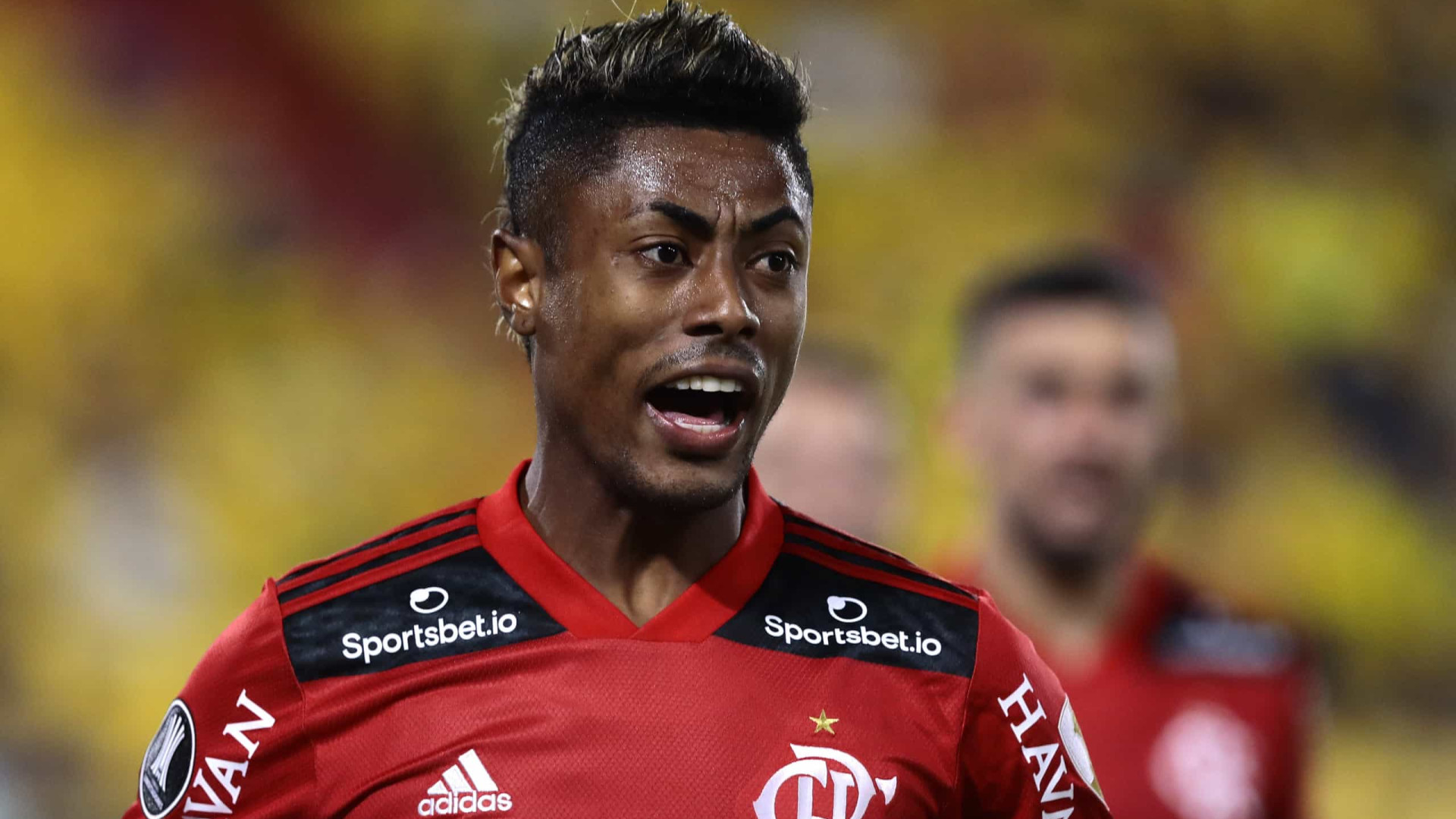 Flamengo bate Olimpia com gol de BH e larga na frente na Libertadores