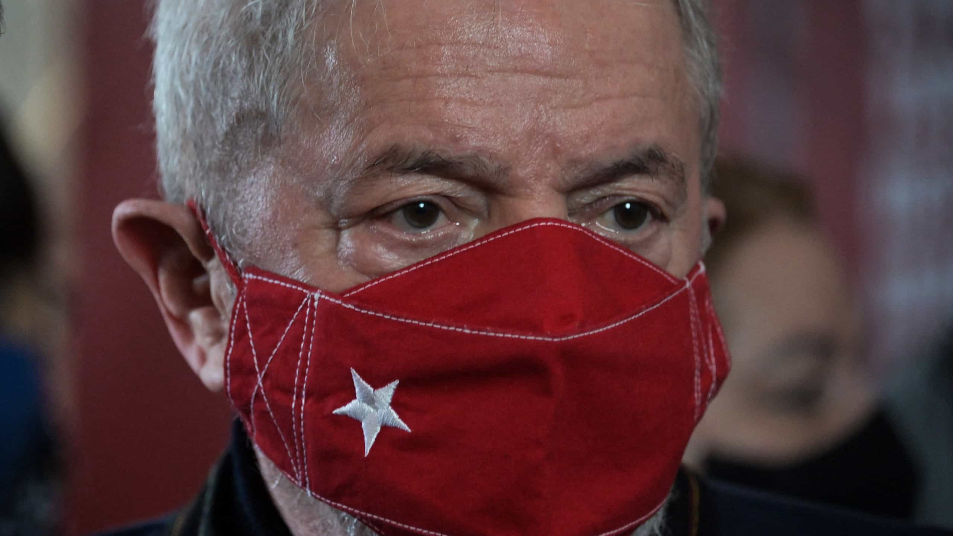 Lula é capa do jornal francês Libération e diz que 'Bolsonaro vai perder'