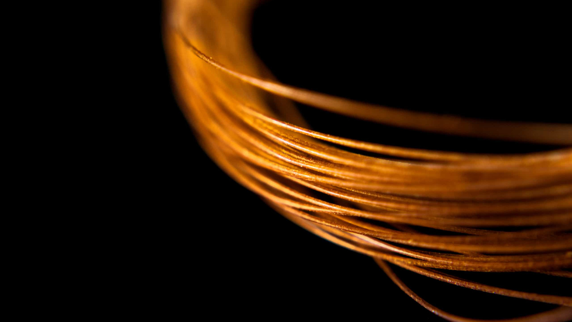 Fios e cabos de cobre furtados em SP cobrem três vezes distância da Terra até a Lua