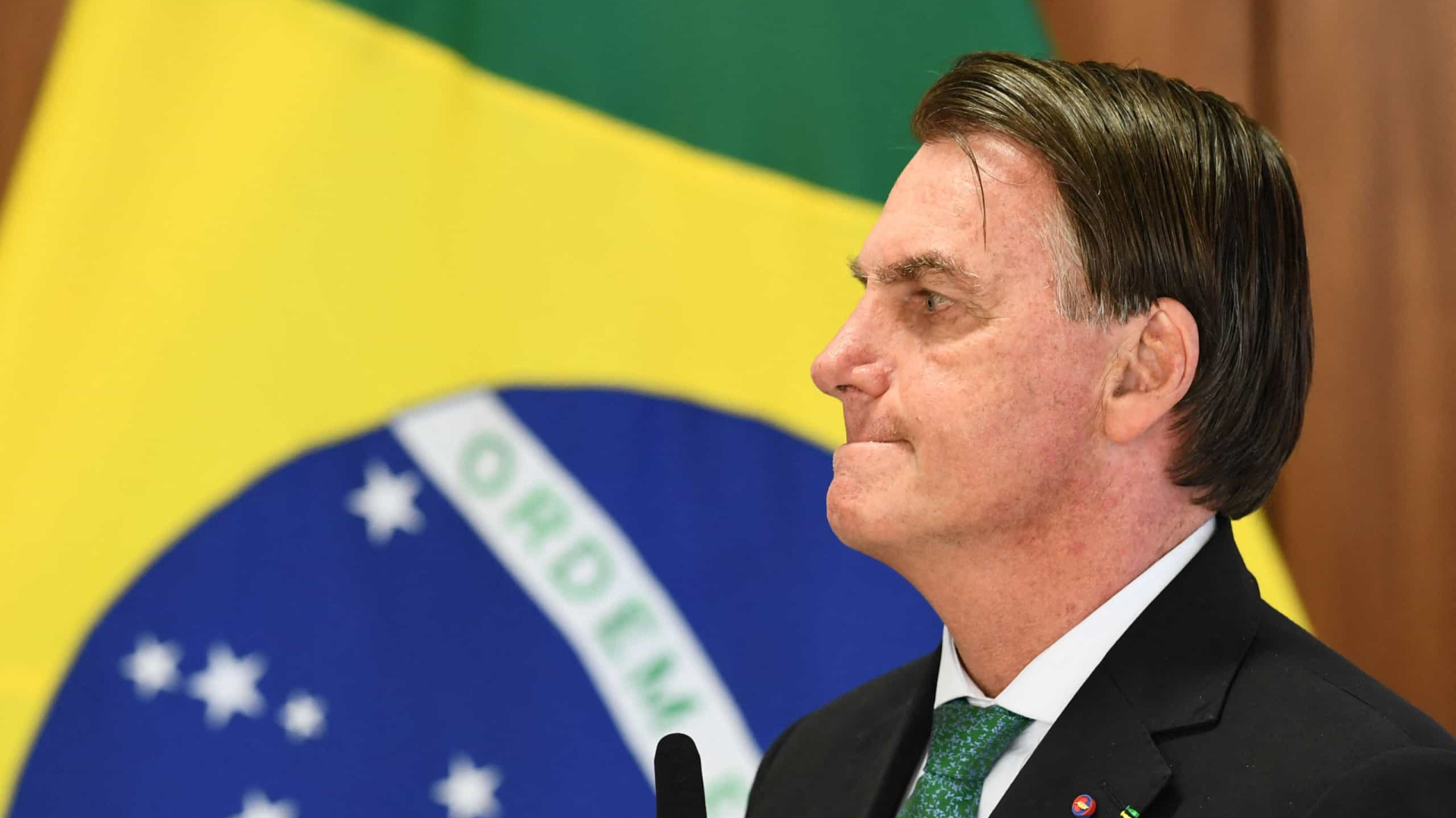 Bolsonaro diz que Olavo de Carvalho foi 'um farol para milhões de brasileiros'