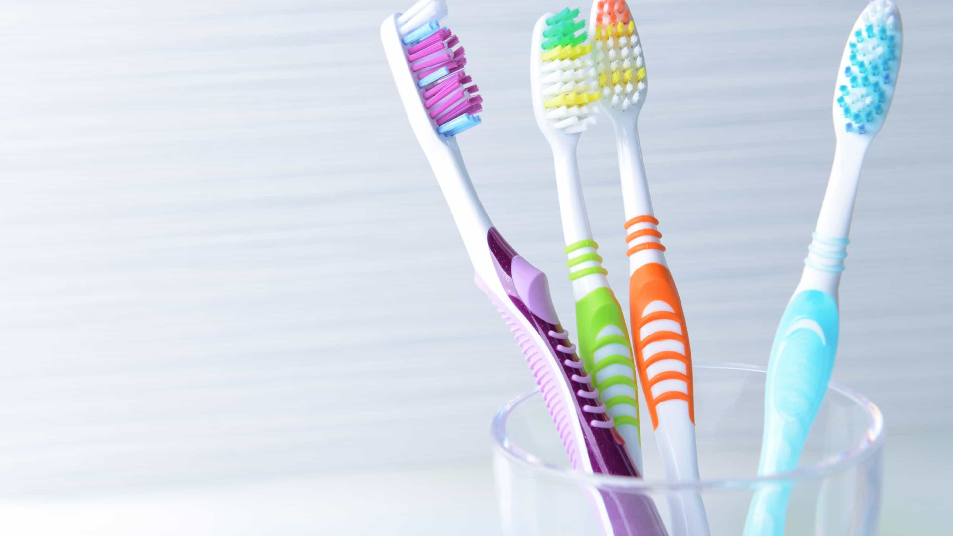 Esta é a forma correta de guardar a escova de dentes (cinco dicas)