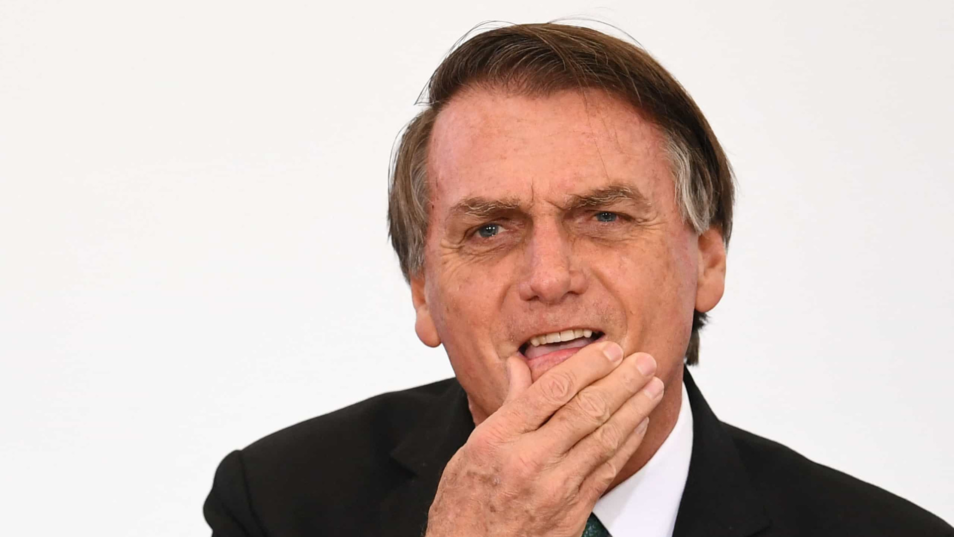 Bolsonaro ironiza ao responder a apoiador sobre sigilos: 'Em 100 anos saberá'