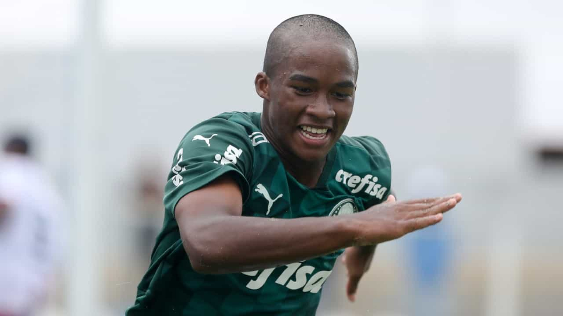 Palmeiras confirma acerto de primeiro contrato profissional com Endrick