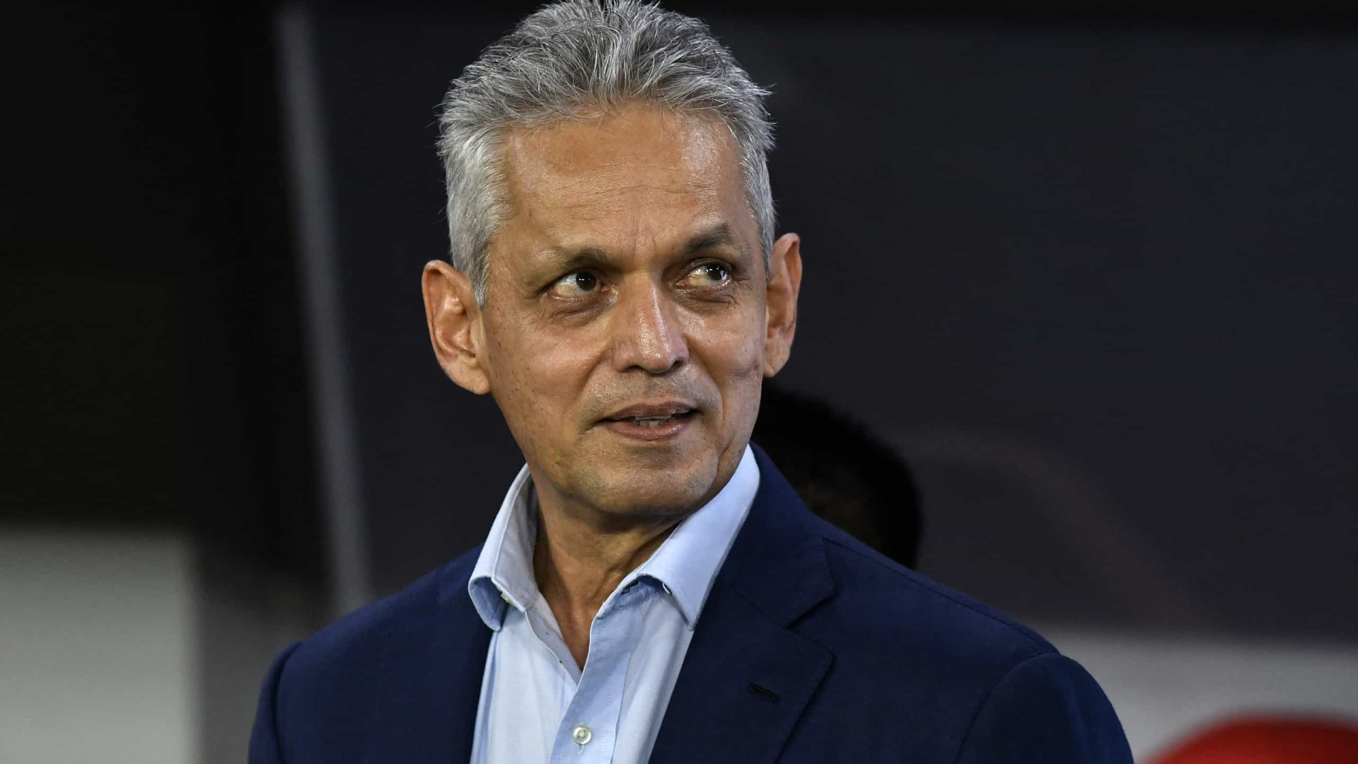 Ex-técnico do Flamengo é alvo de garrafadas após derrota na Colômbia