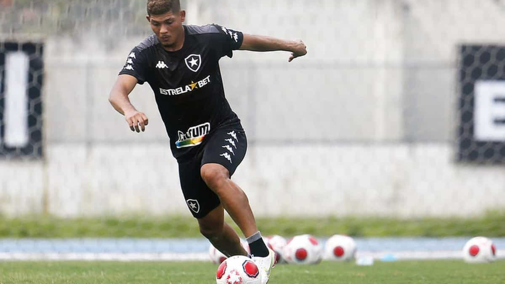 Erison desencanta, e Botafogo vence o Vasco em clássico no Maranhão