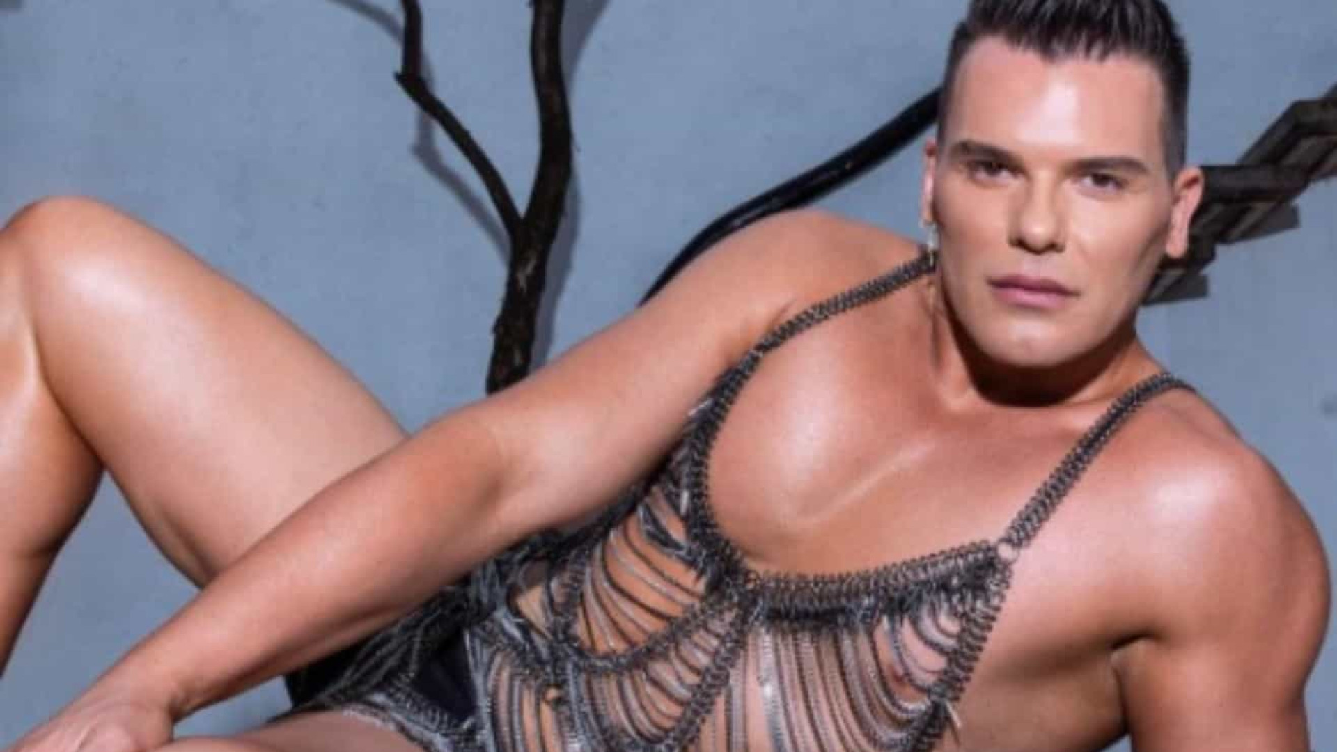 Primeiro brasileiro na Playboy gastou R$ 300 mil em procedimentos estéticos para posar