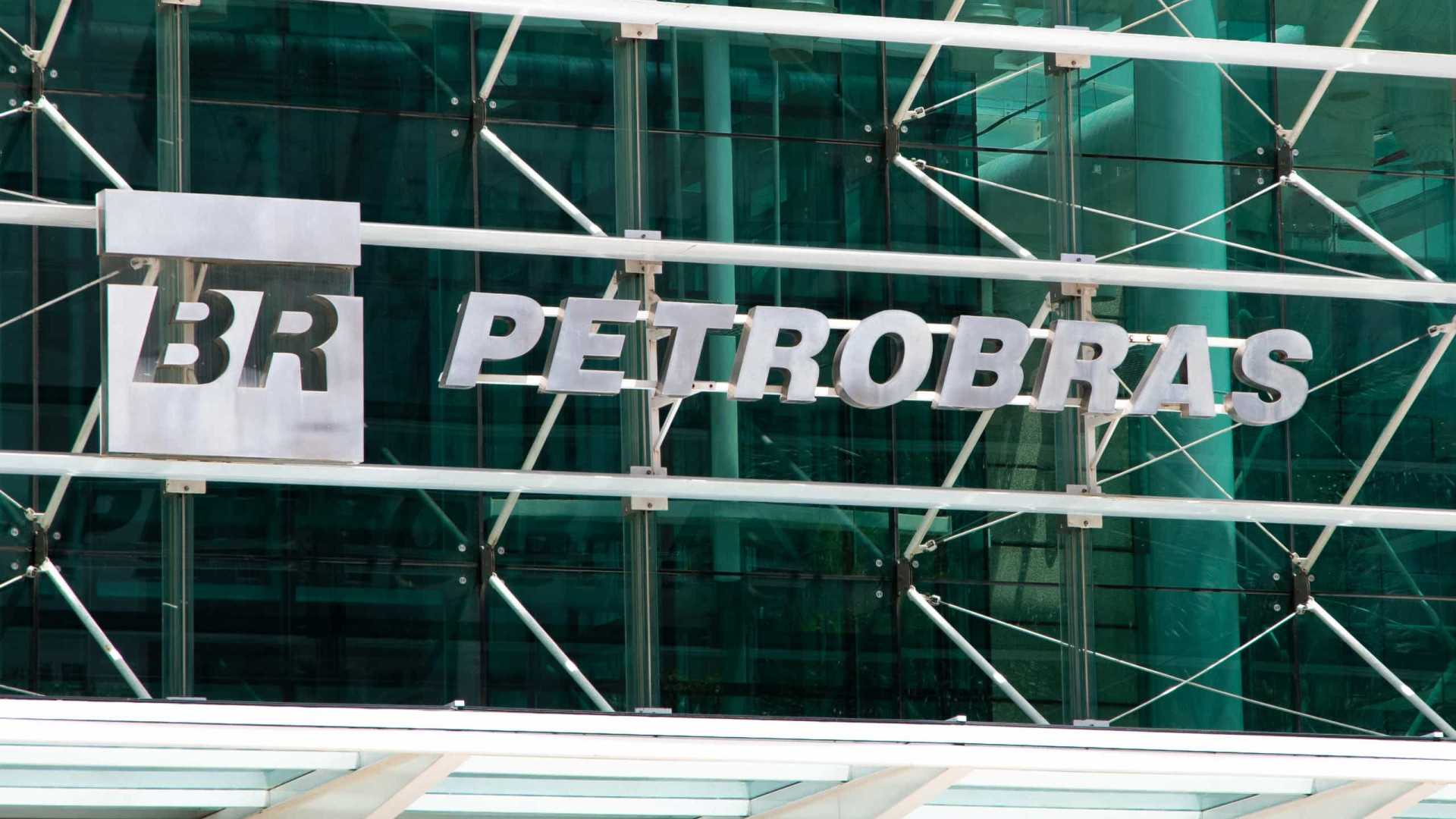Cotado para Petrobras é suspeito de usar cargo no governo para vasculhar empresa