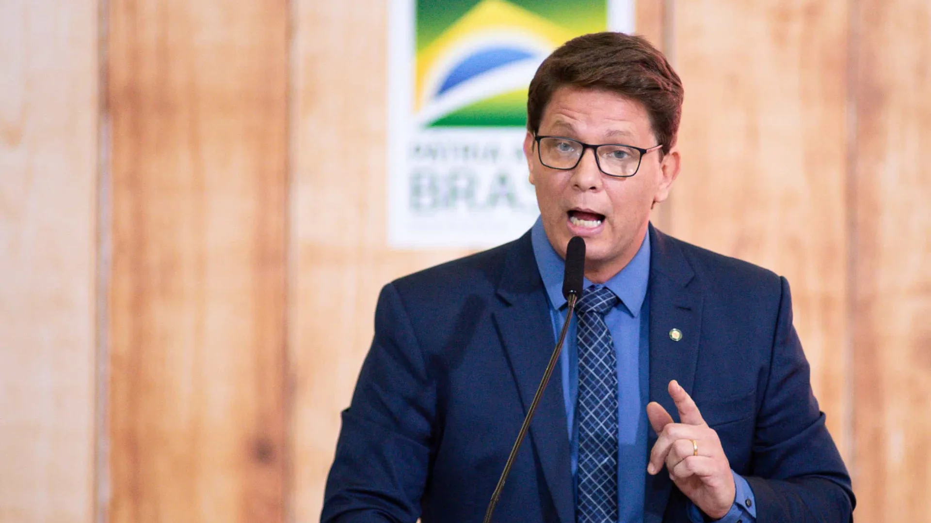 
                    Deputado Mario Frias é internado na UTI após dores abdominais
                