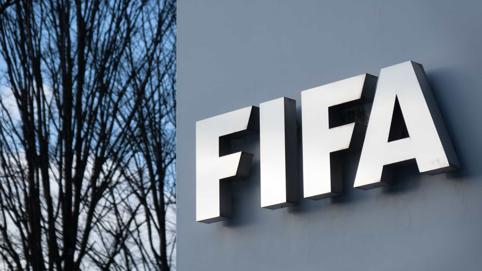 Fifa estende regra de suspensão de contratos entre atletas e clubes ucranianos