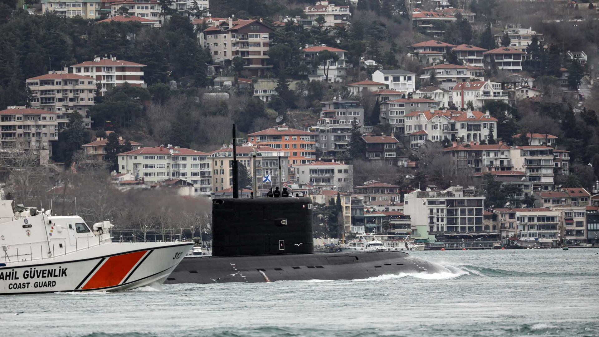 Rússia diz ter usado submarino em ataque à Ucrânia pela primeira vez