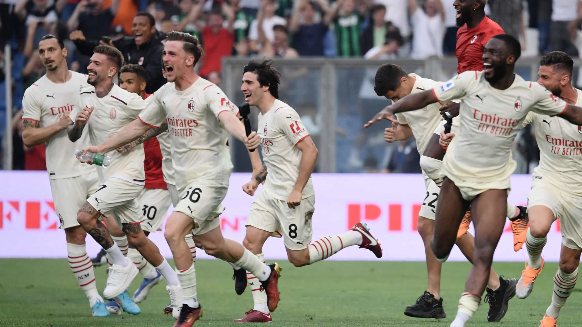 Milan vence Sassuolo com facilidade e volta a ser campeão italiano após 11 anos