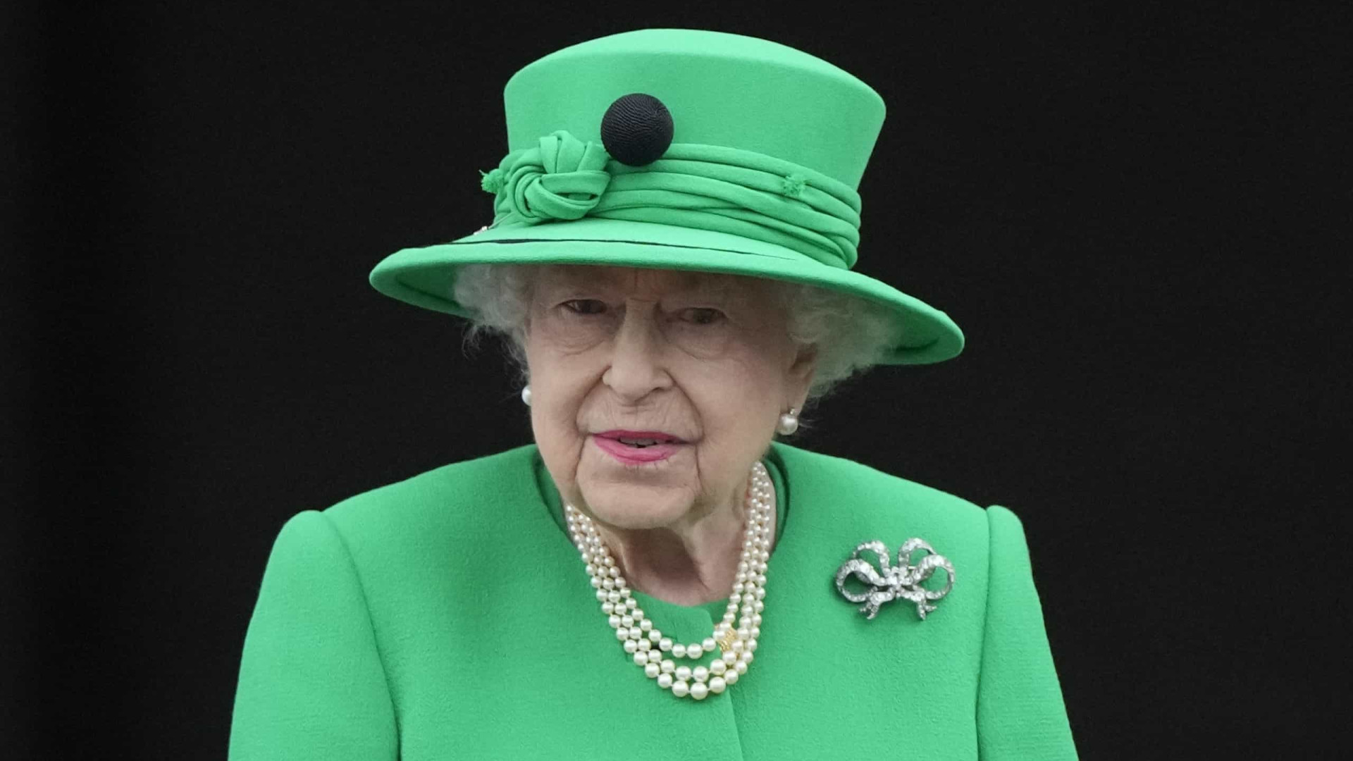 Rainha Elizabeth II chora morte de amiga de infância