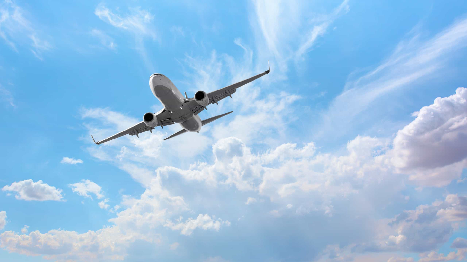 Mulher morre durante voo saído dos EUA e deixa passageiros 'em choque'