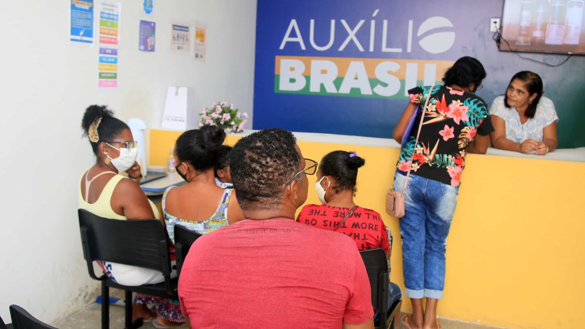 Governo quer antecipar calendário de pagamento do Auxílio Brasil de R$ 600