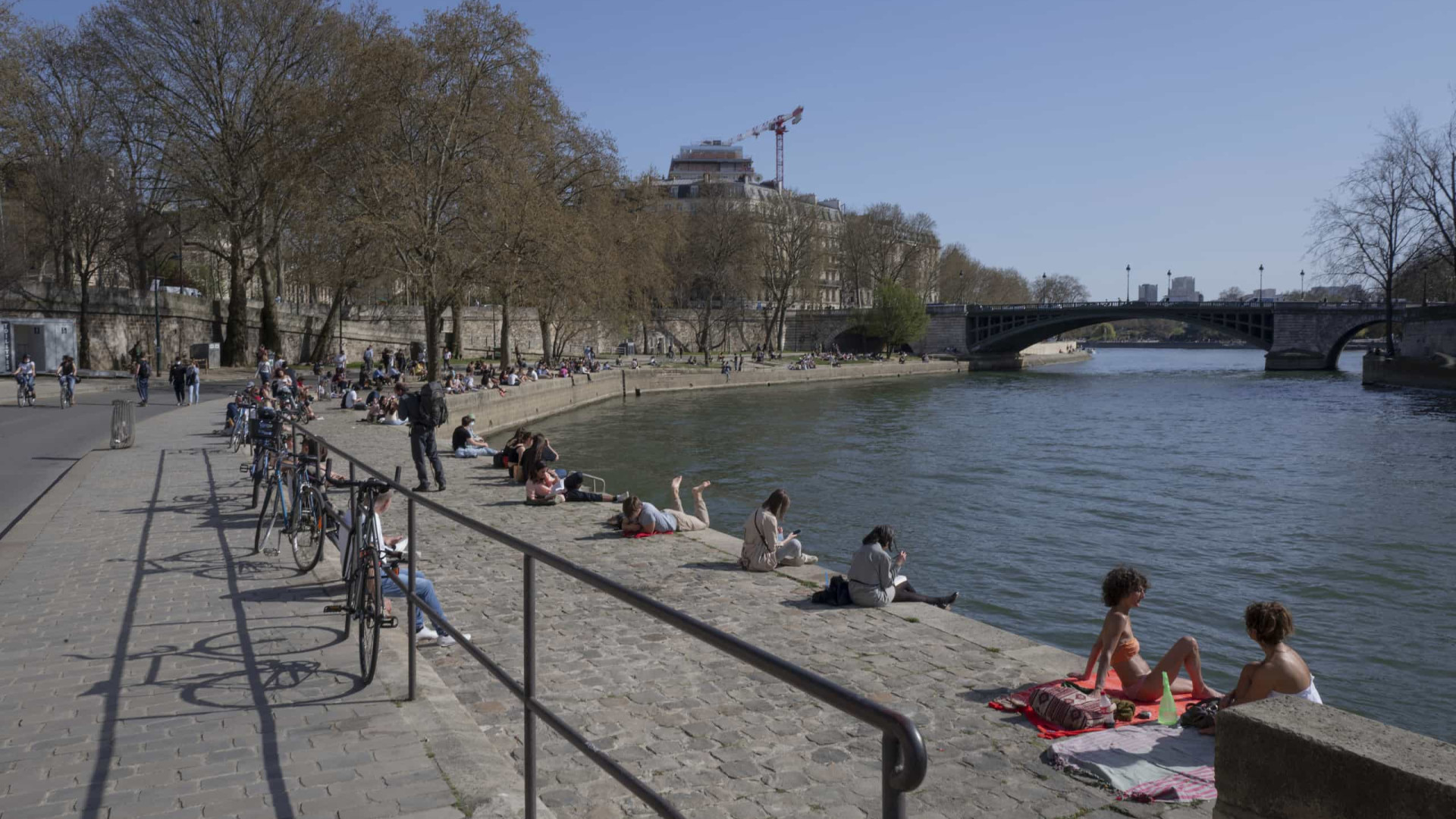 Estupro de turista americana em área central acende alerta em Paris