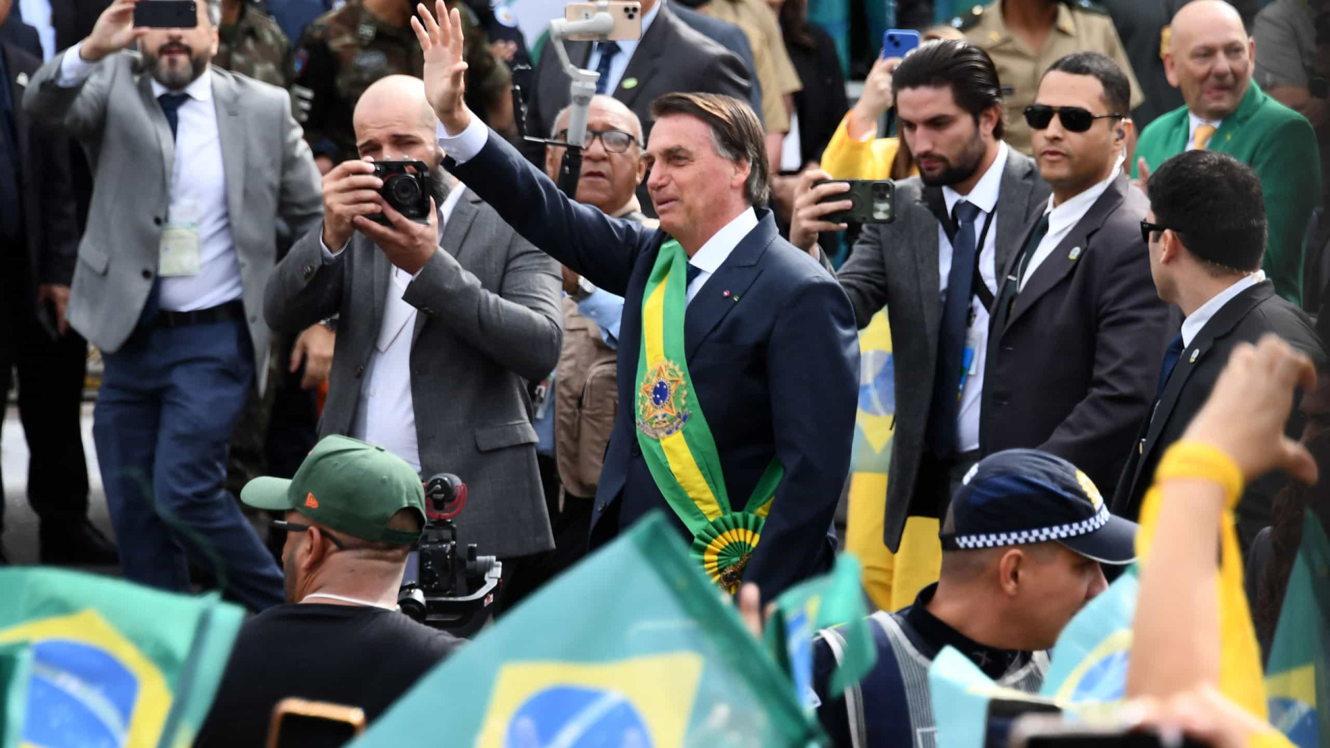 Bolsonaro volta a falar em 'liberdade' e 'futuro' em nova convocação para atos