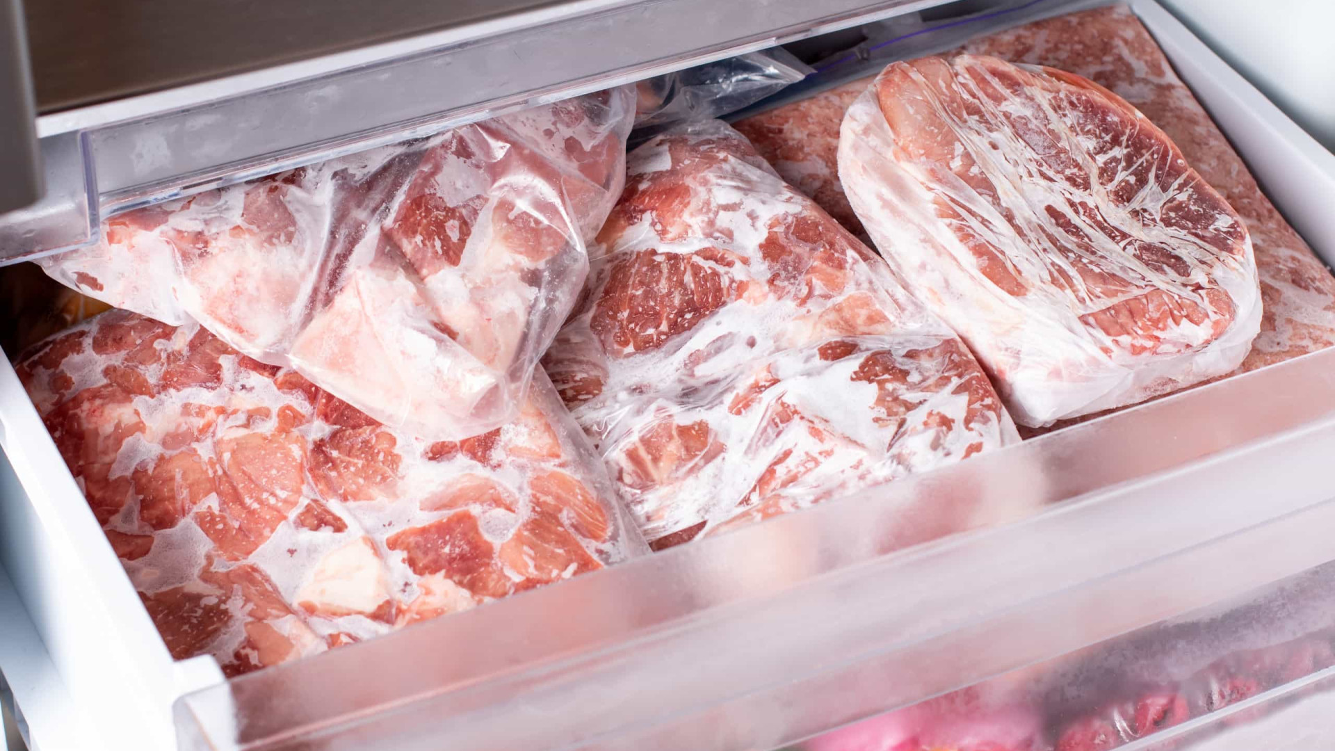 Superbactérias identificadas em 40% das carnes de supermercado em Espanha