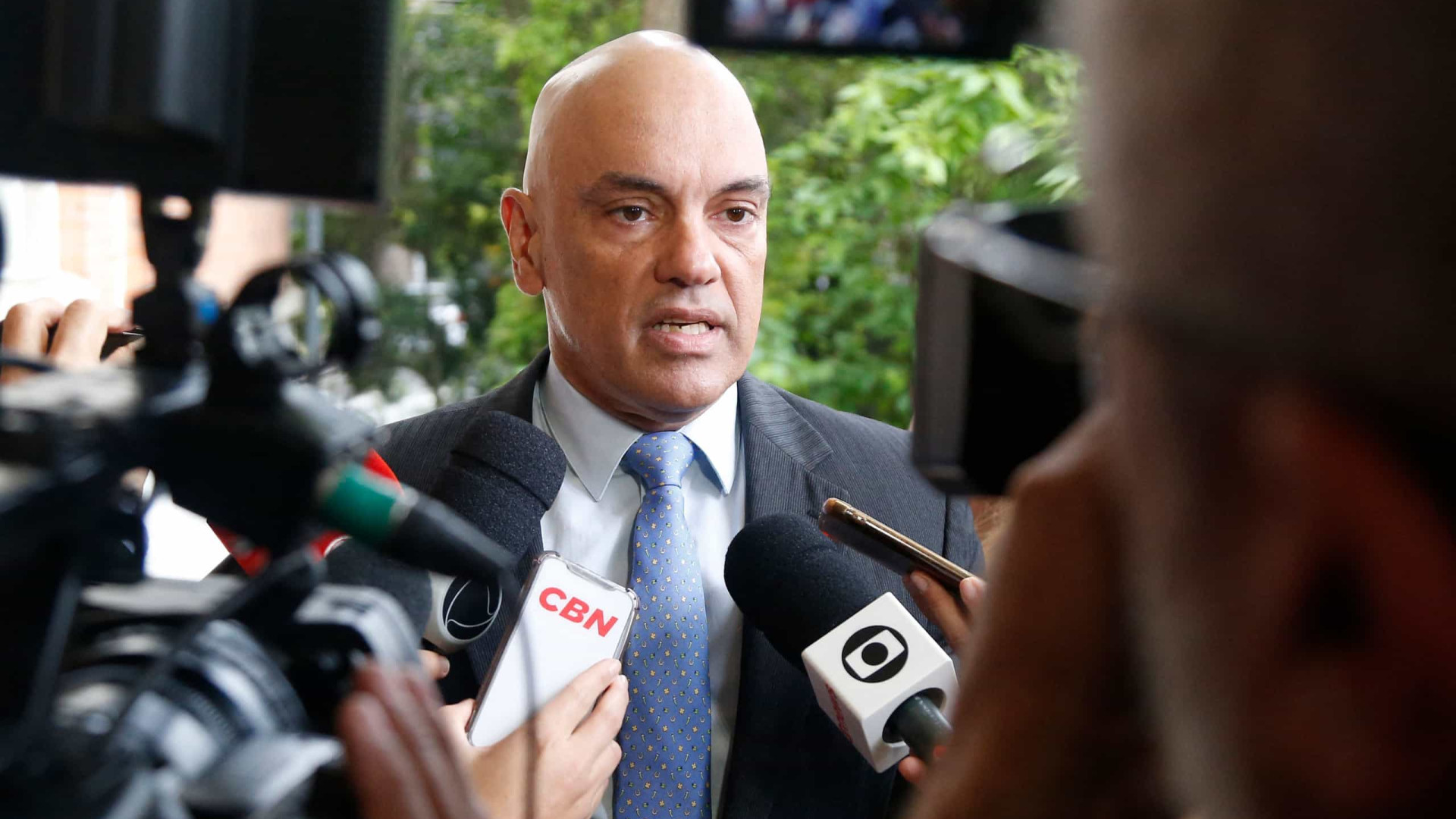 Assédio eleitoral é crime e será combatido civilmente e penalmente, diz Moraes