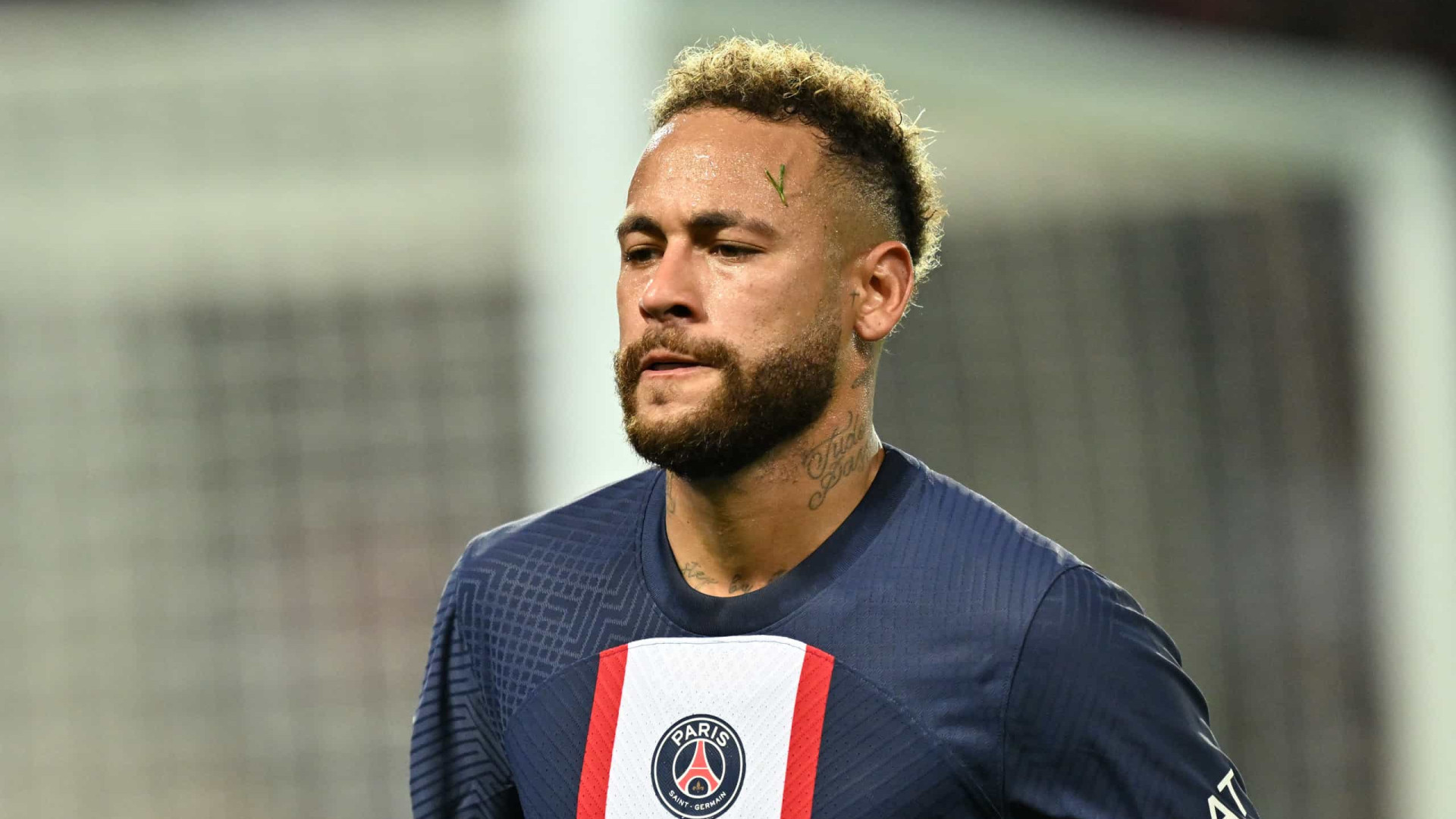 Neymar marca, PSG vence clássico com Olympique e se isola na liderança do Francês