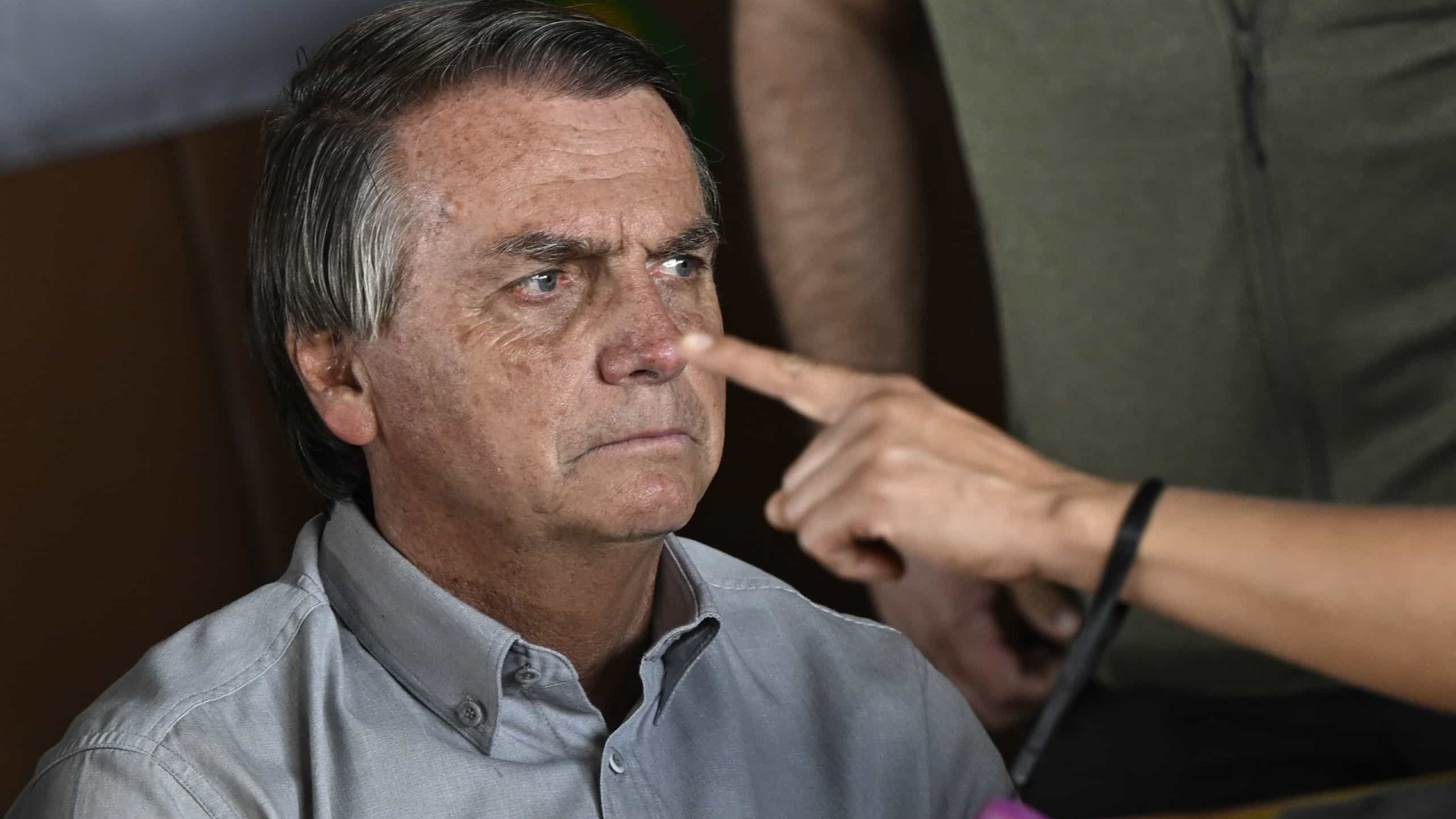 Apoiadores xingam Bolsonaro após live de despedida do presidente
